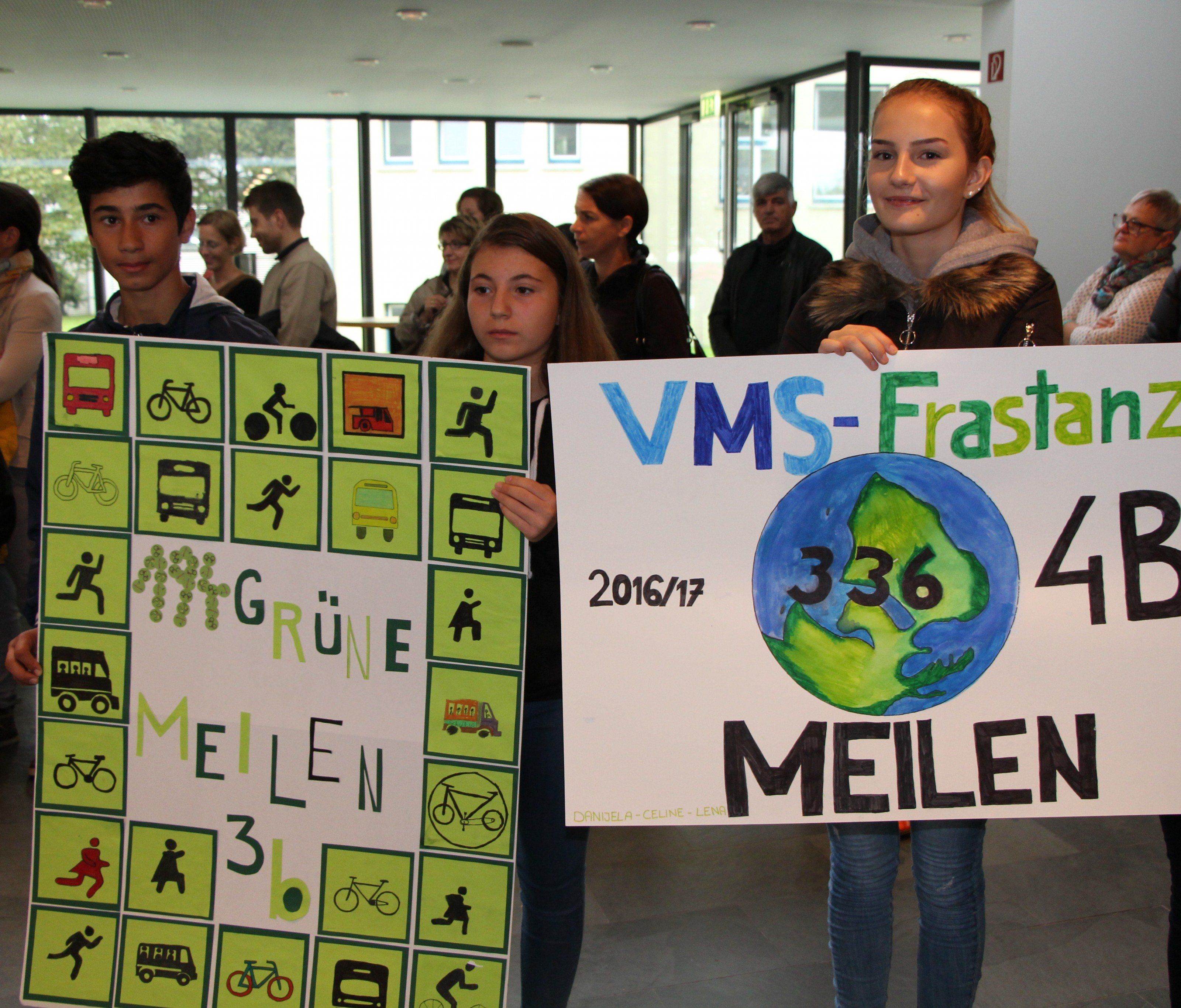 Besonders fleißig wurden Meilen an den Schulen gesammelt. Besonders fleißig wurden Meilen an den Schulen gesammelt.