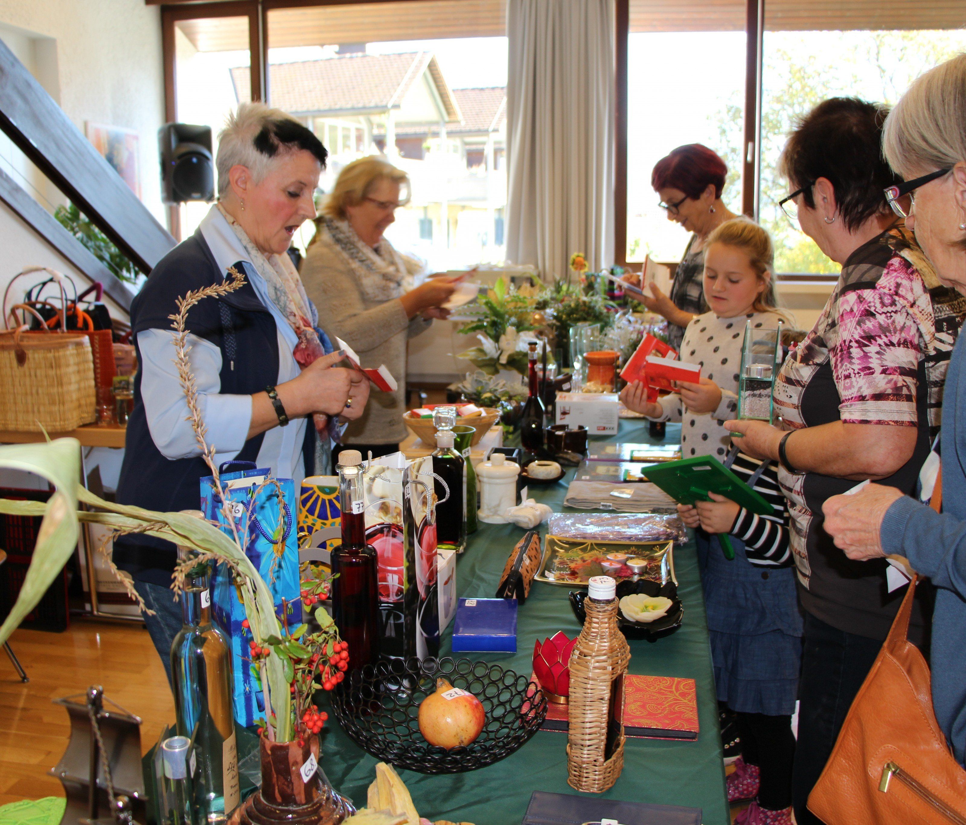 Großes Interesse an der Tombola des Kneipp-Aktiv-Clubs Frastanz Großes Interesse an der Tombola des Kneipp-Aktiv-Clubs Frastanz