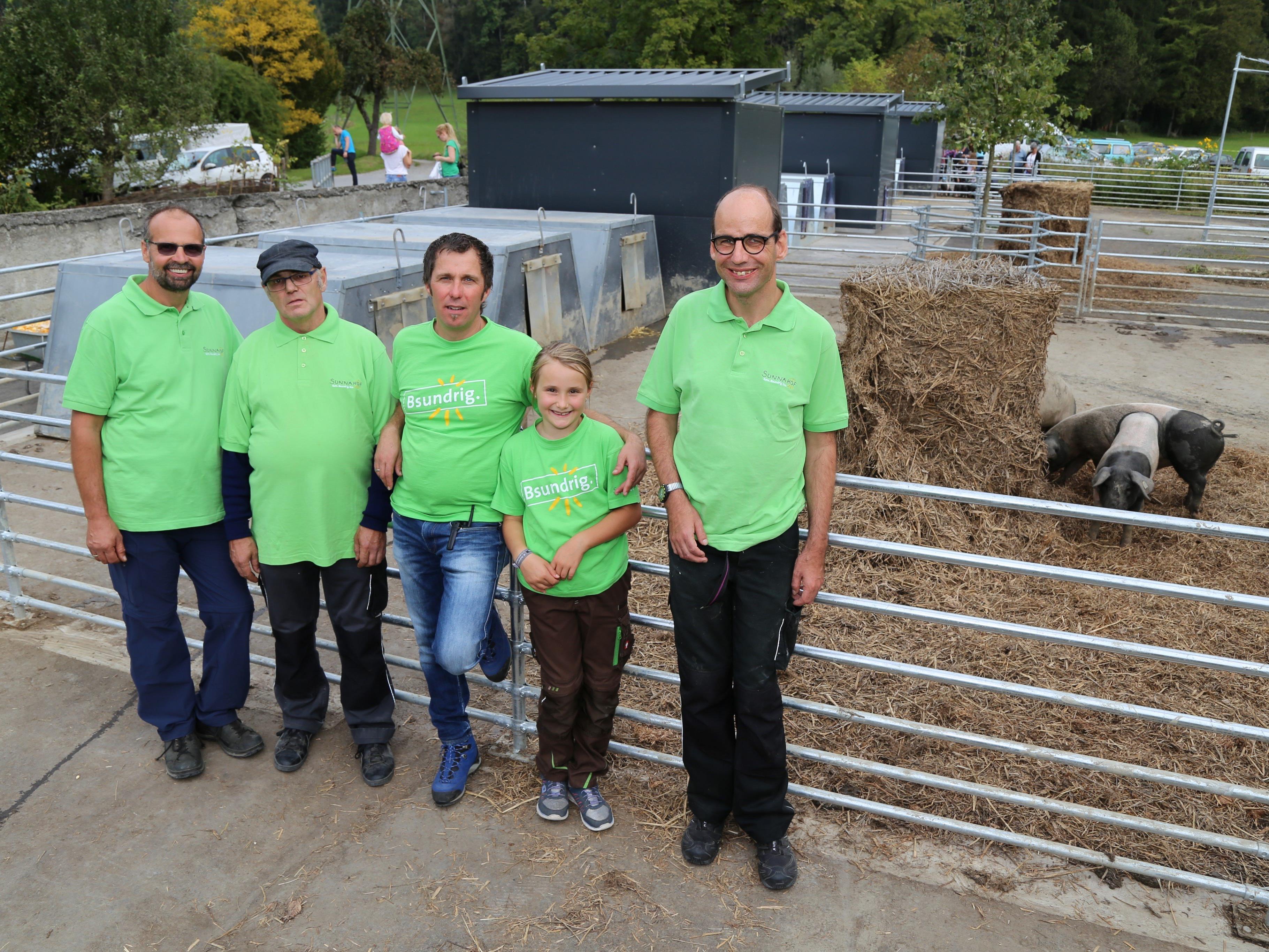 Viel Platz, um sich im Dreck zu wälzen: 600 Quadratmeter für die 40 Schweine am Biobauernhof in Tufers.