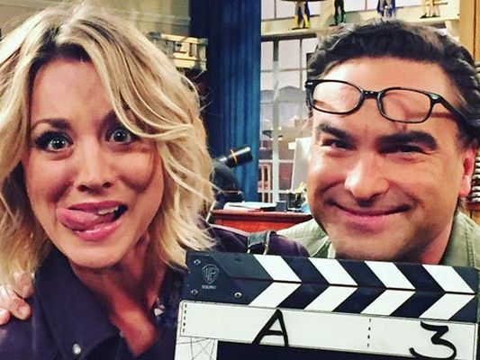 Kaley Cuoco und Johnny Galecki waren von 2007 bis 2009 ein Paar. Kaley Cuoco und Johnny Galecki waren von 2007 bis 2009 ein Paar.