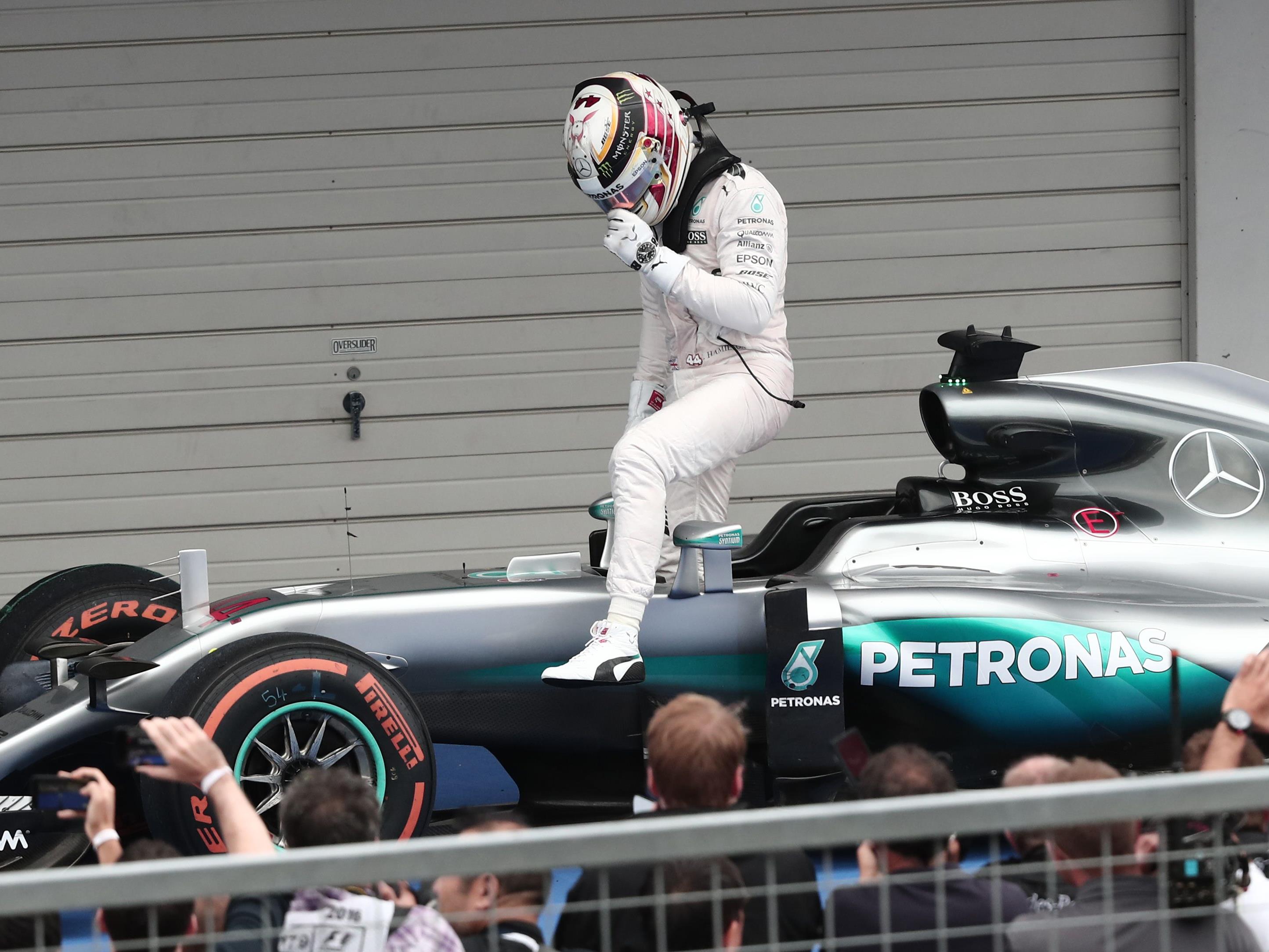 Lewis Hamilton hat einen Reifentest wegen Fußproblemen abgesagt.