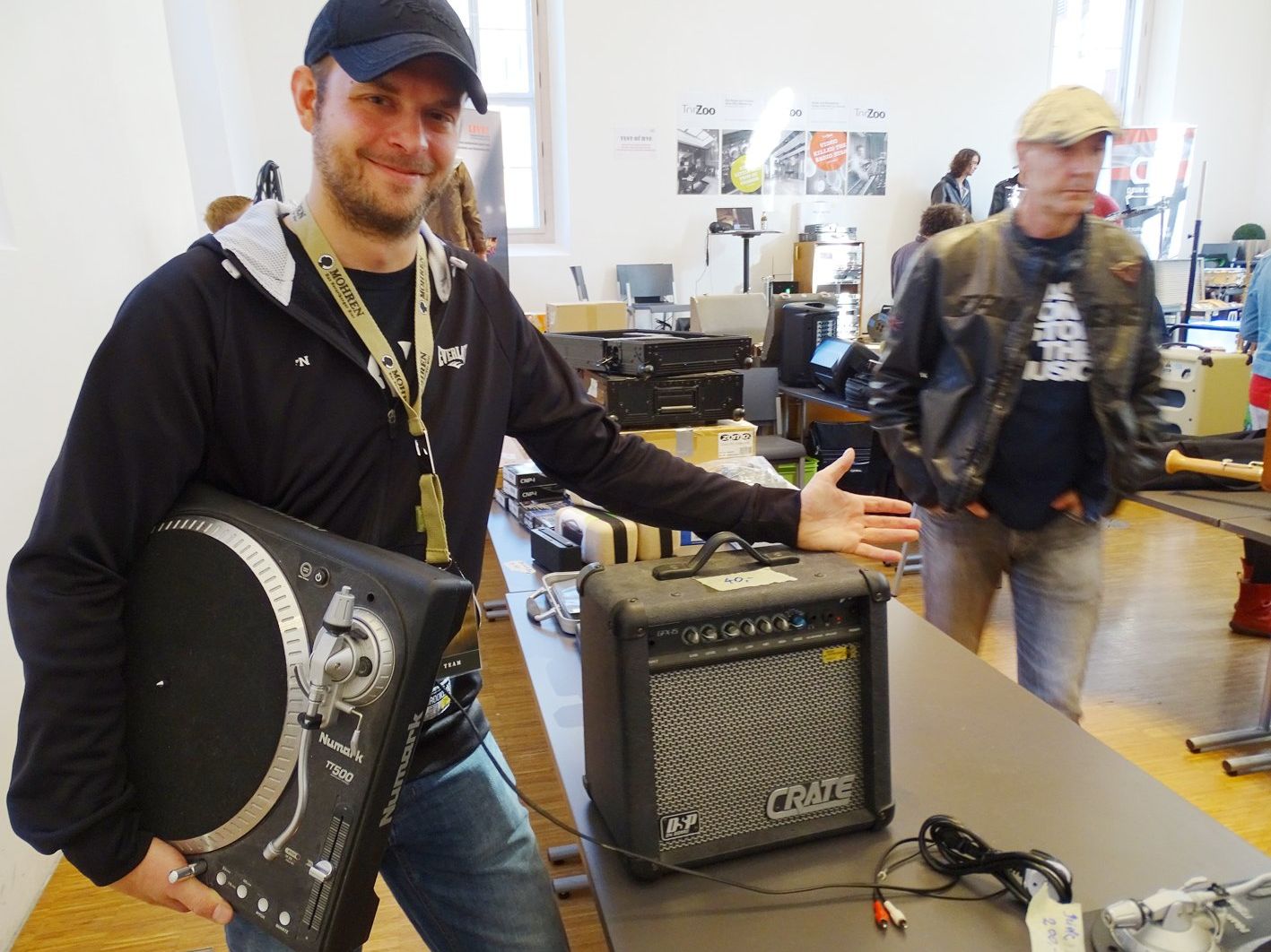 Vereinsmitbegründer und Organisator des 1. Emser Musiker-Flohmarkt Johannes Neumayer. Vereinsmitbegründer und Organisator des 1. Emser Musiker-Flohmarkt Johannes Neumayer.