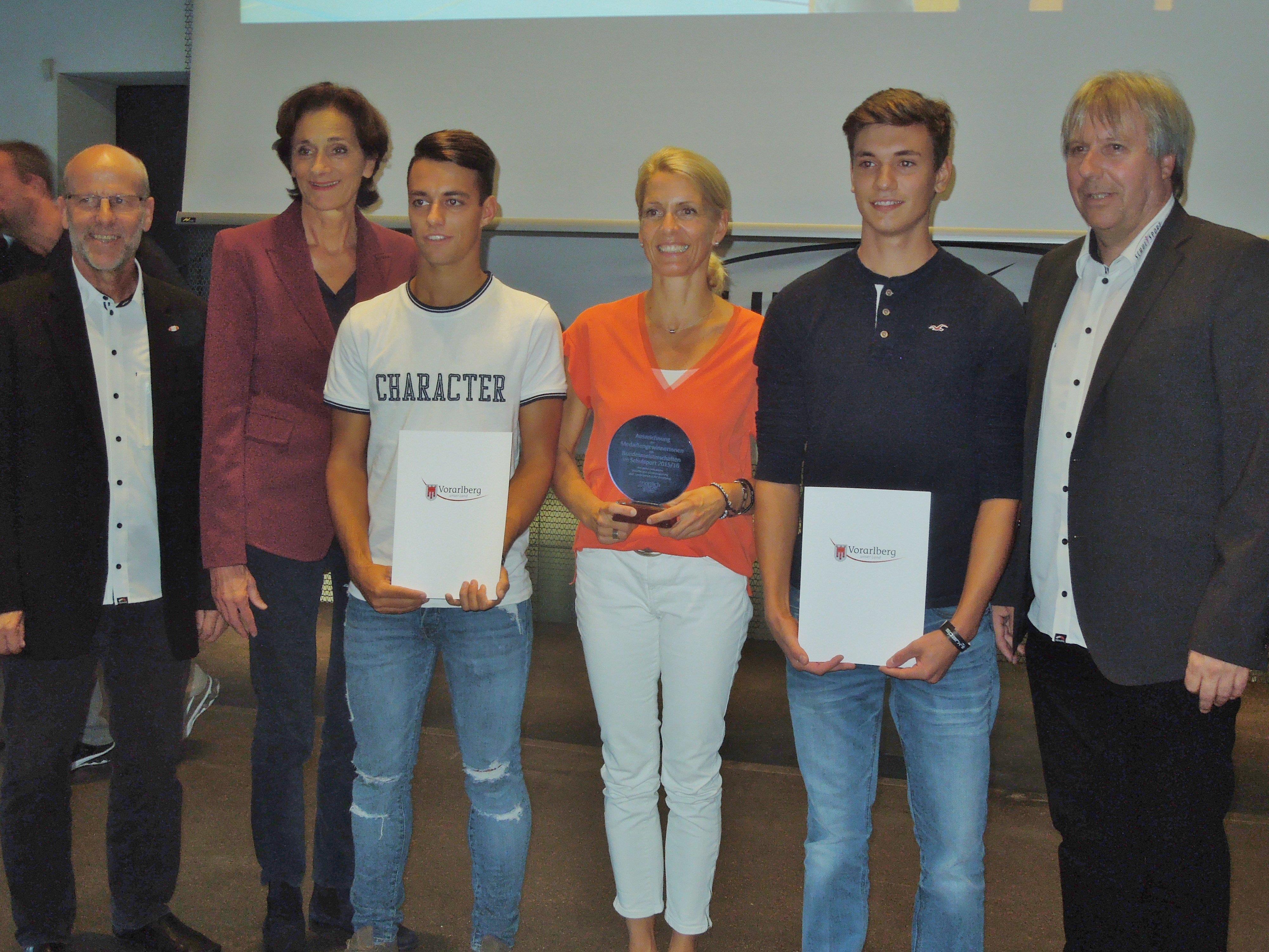 Das Sportgymnasium Dornbirn wurde für seinen ersten Platz in der Schulsport-Bundesmeisterschaft für Badminton geehrt.