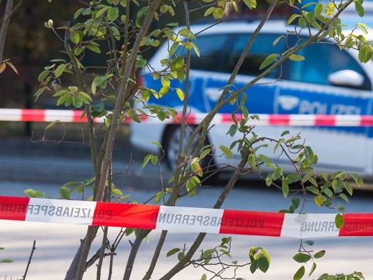 Ein "Reichsbürger" hat in Bayern mehrere Polizisten mit Schüssen verletzt.