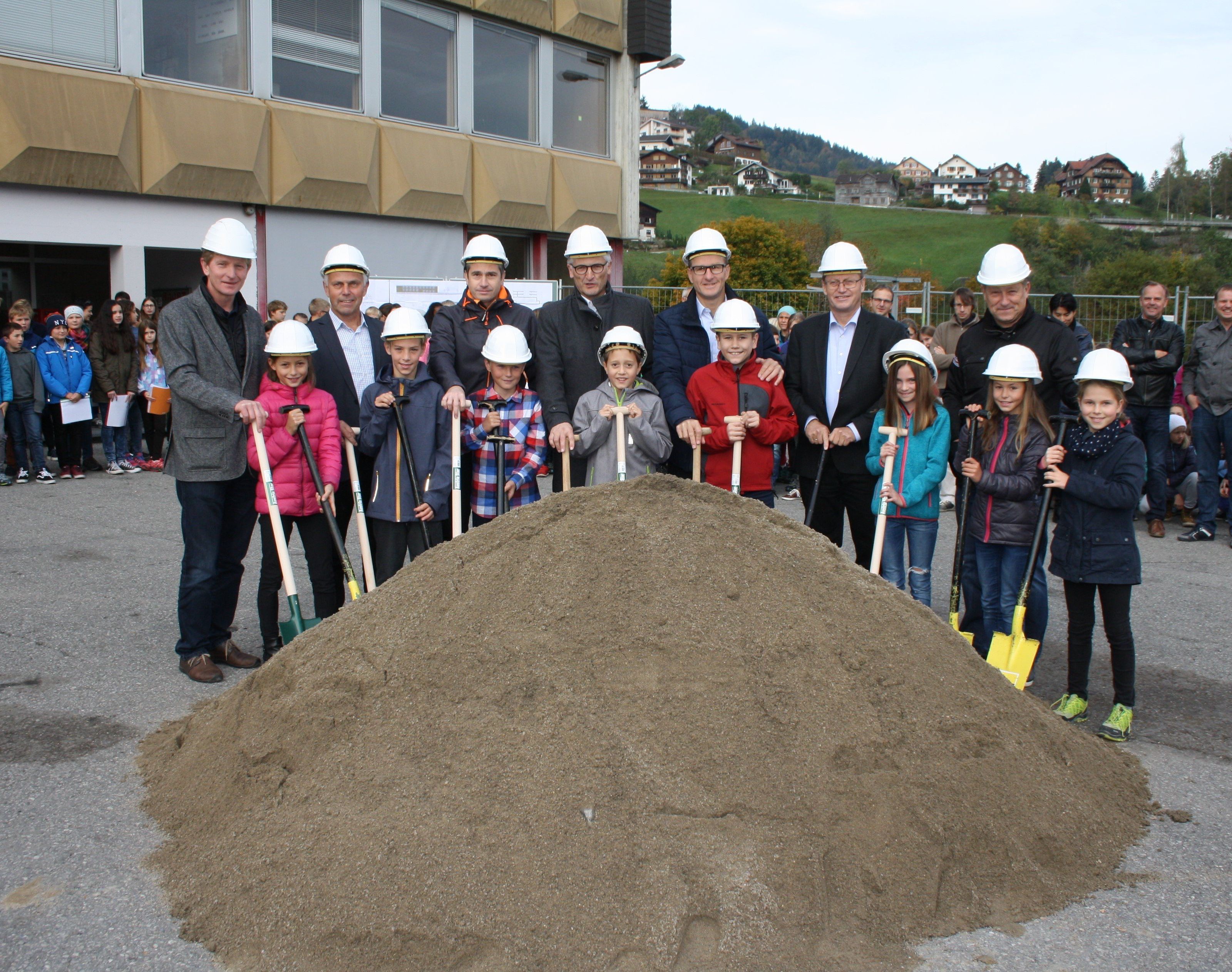 Die Egger Mittelschule wird neu gebaut. Die Egger Mittelschule wird neu gebaut.