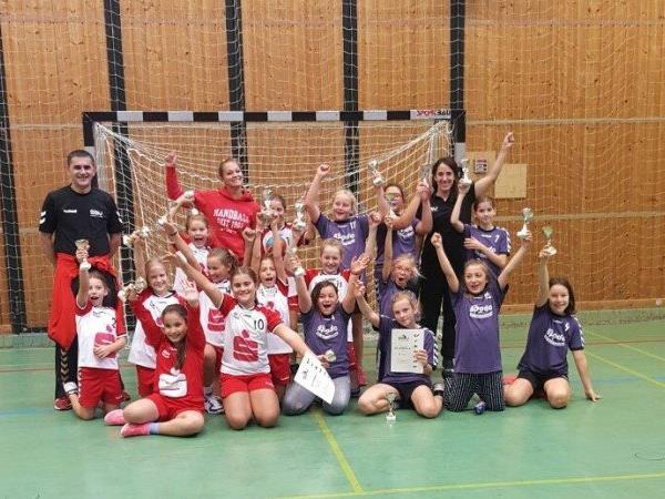 Die SSV-Trainerinnen waren mehr als zufrieden mit der tollen Leistung ihrer Handball-Mädels.
