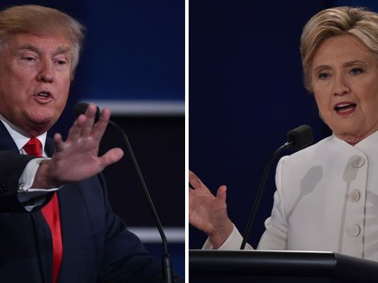 Donald Trump und Hillary Clinton trafen in der Nacht in einer finalen Debatte vor den Wahlen aufeinander. Donald Trump und Hillary Clinton trafen in der Nacht in einer finalen Debatte vor den Wahlen aufeinander.