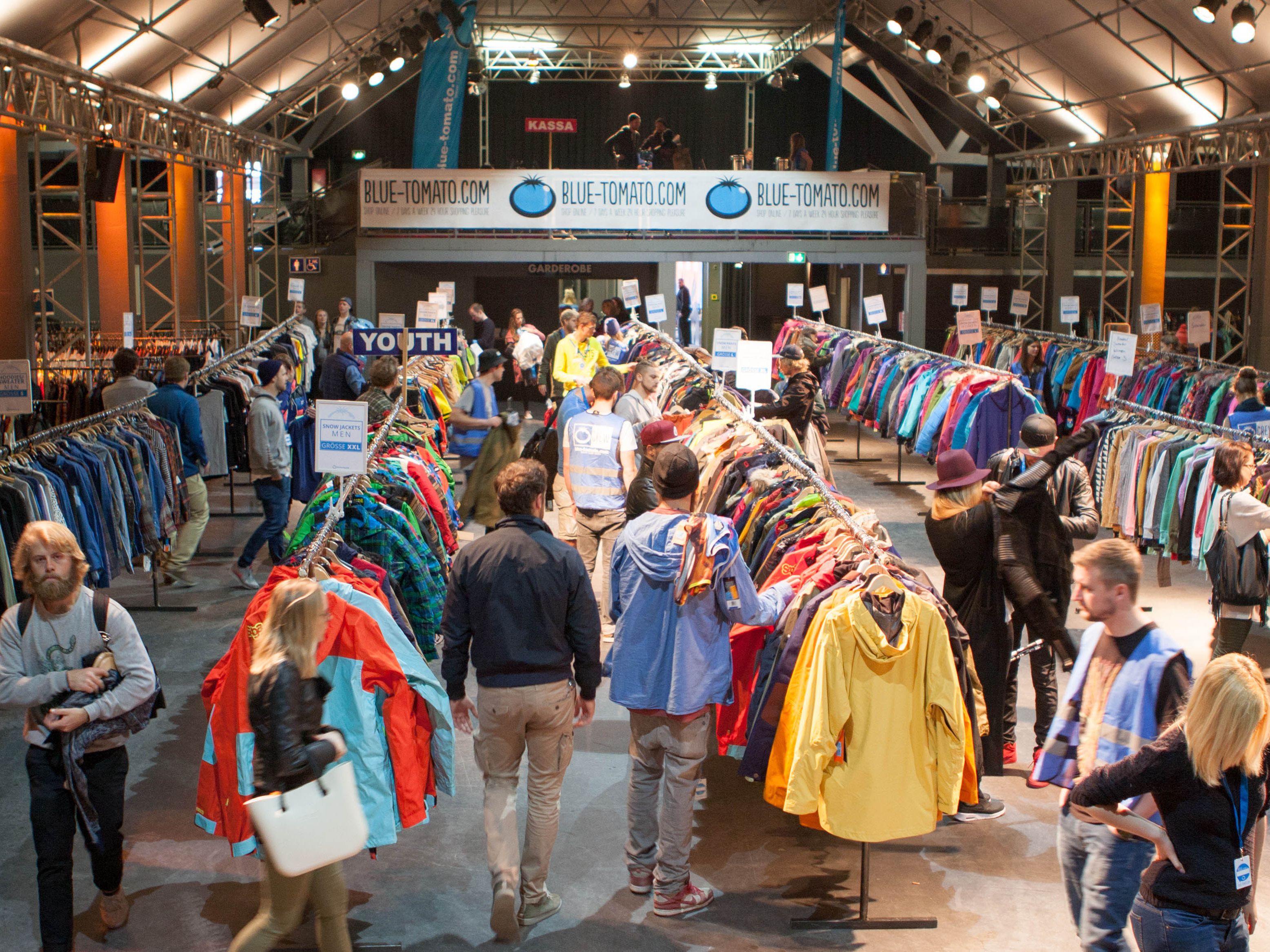 Der große Blue Tomato Lagerabverkauf in der Wiener Stadthalle lockt tausende Shopper an Der große Blue Tomato Lagerabverkauf in der Wiener Stadthalle lockt tausende Shopper an