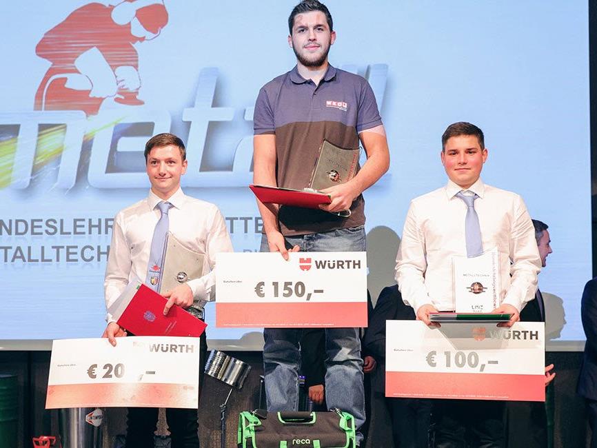 Florian Bruckmeier (Mitte) siegte in der Kategorie „Fahrzeugbautechnik“