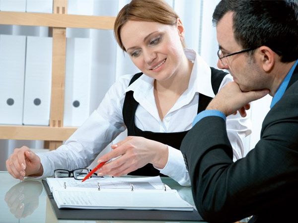 Als Drehscheibe weist fit2work den Weg durch den Dschungel an medizinischen, therapeutischen und sozialarbeiterischen Angeboten, stellt die richtigen Kontakte her und vermittelt die passende Unterstützung für jeden einzelnen Fall. Als Drehscheibe weist fit2work den Weg durch den Dschungel an medizinischen, therapeutischen und sozialarbeiterischen Angeboten, stellt die richtigen Kontakte her und vermittelt die passende Unterstützung für jeden einzelnen Fall.