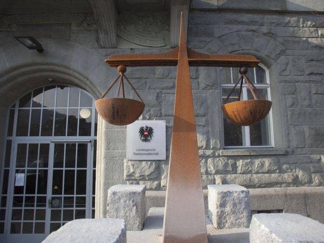 Angeklagter akzeptiert das Urteil Angeklagter akzeptiert das Urteil