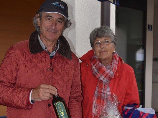 Christine und Mario Pozzini verkaufen Premium-Bio-Olivenöl.