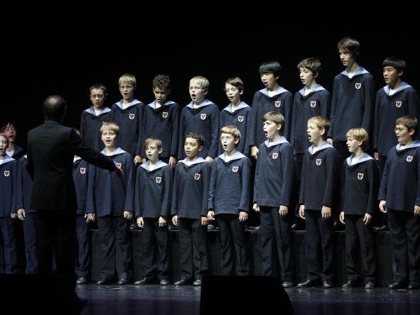 Die Wiener Sängerknaben bitten zum Tanz. Die Wiener Sängerknaben bitten zum Tanz.