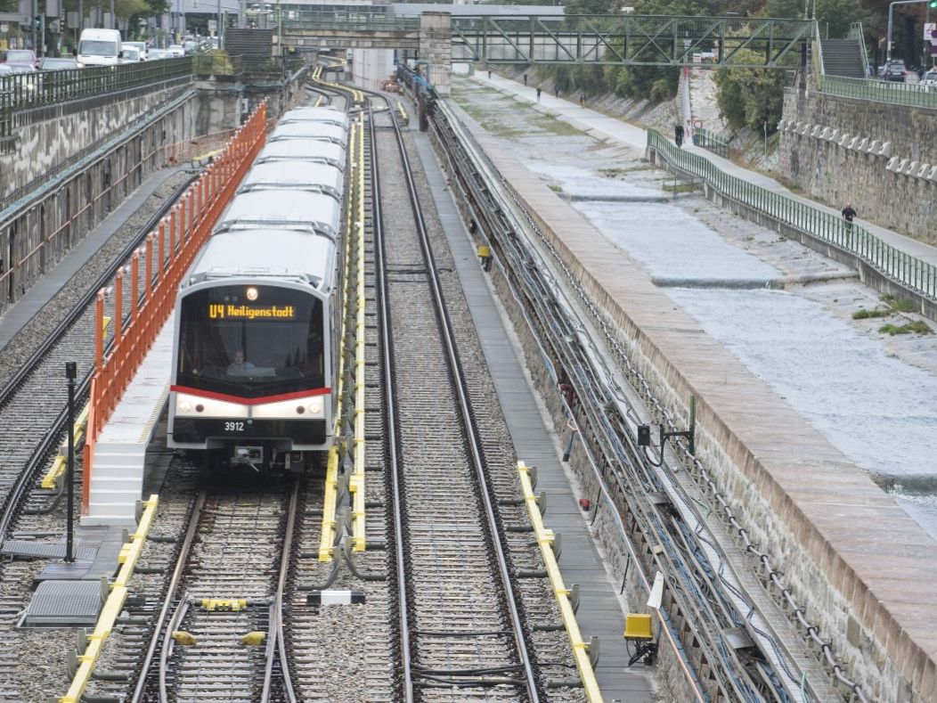 Die U4 kann Donnerstagfrüh wegen einer Weichenstörung nur eingeschränkt unterwegs sein. Die U4 kann Donnerstagfrüh wegen einer Weichenstörung nur eingeschränkt unterwegs sein.