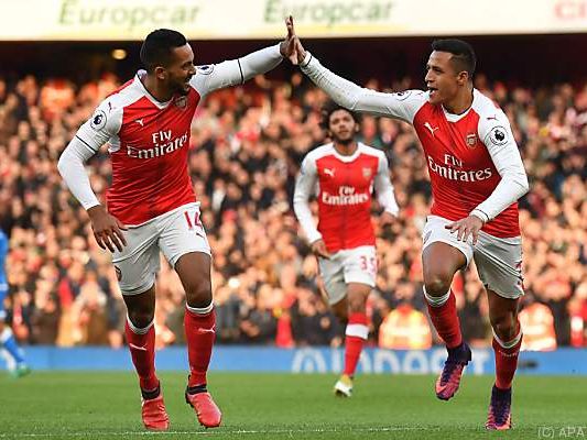 Arsenal bleibt den Spitzenteams auf den Fersen Arsenal bleibt den Spitzenteams auf den Fersen