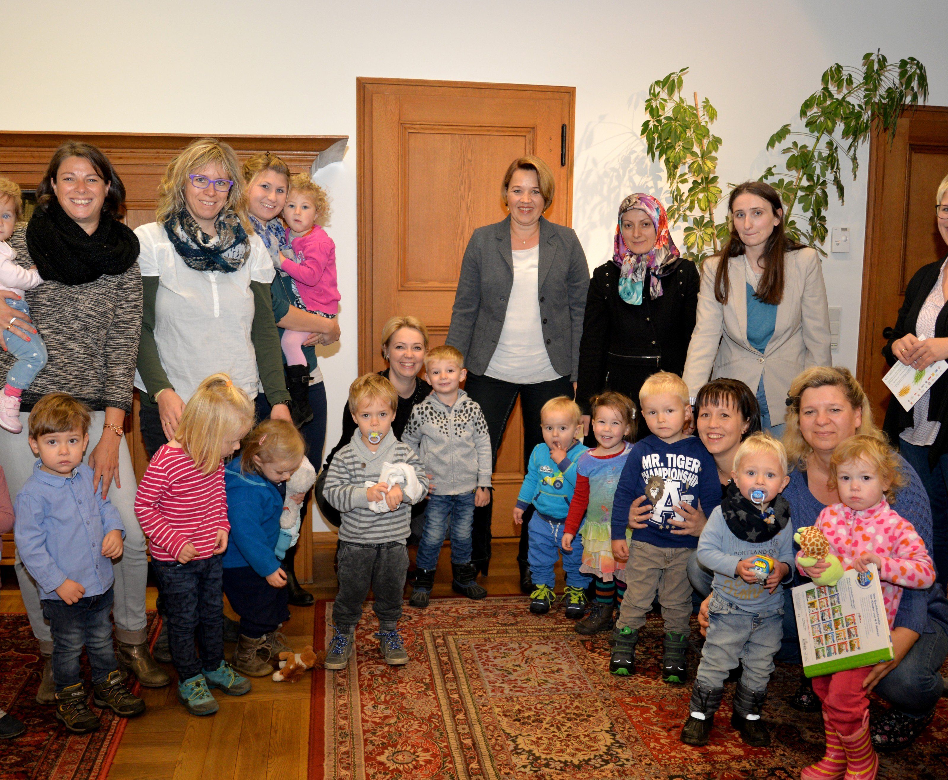 Bürgermeisterin Andrea Kaufmann freute sich über das bunte, lebendige Treiben im Rathaus. Bürgermeisterin Andrea Kaufmann freute sich über das bunte, lebendige Treiben im Rathaus.