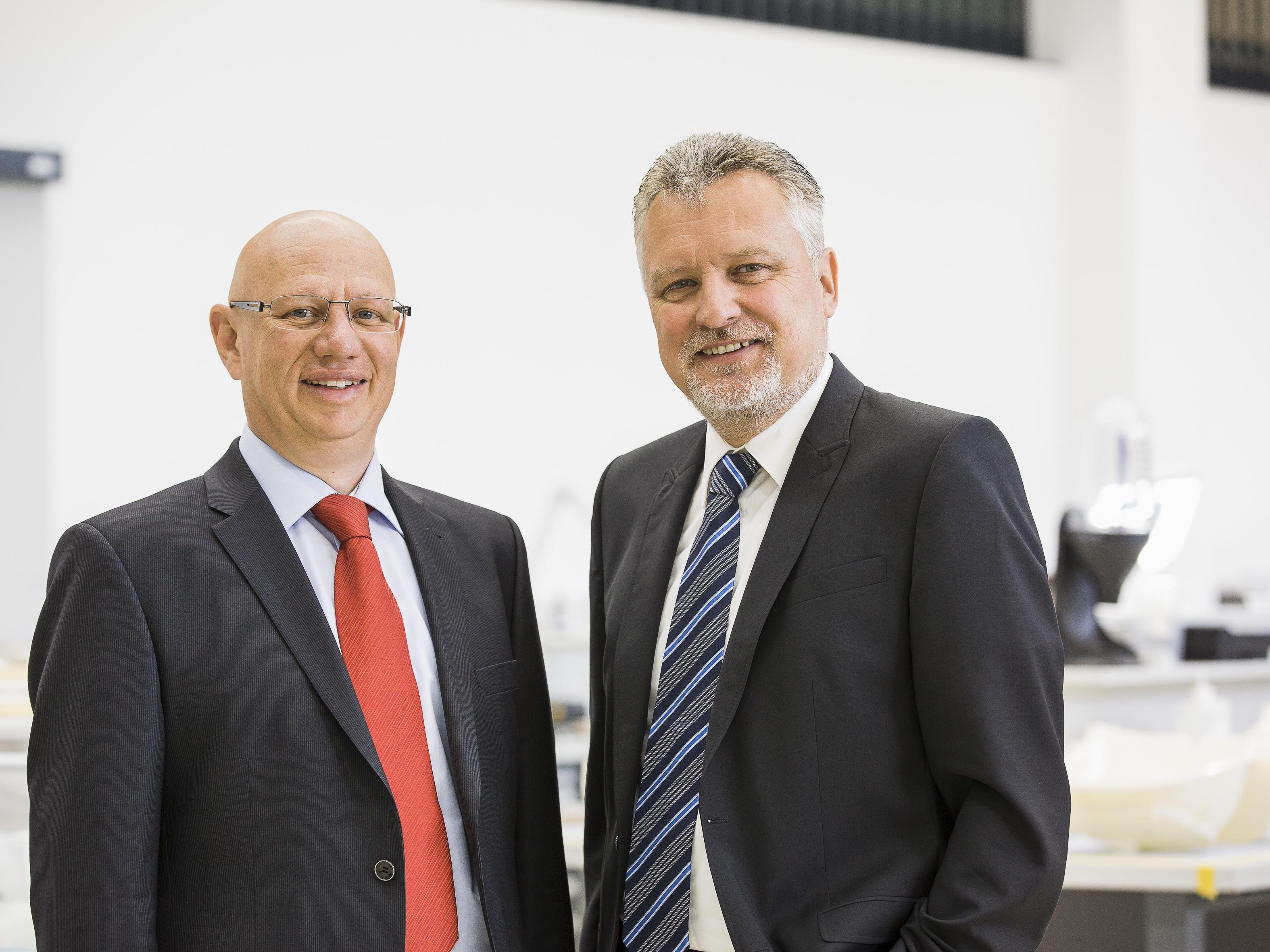 Von 2 auf 150 Mitarbeiter in nur zwanzig Jahren: Hannes Hämmerle (links) und Wolfgang Humml, Inhaber und Geschäftsführer von 1zu1 Prototypen.