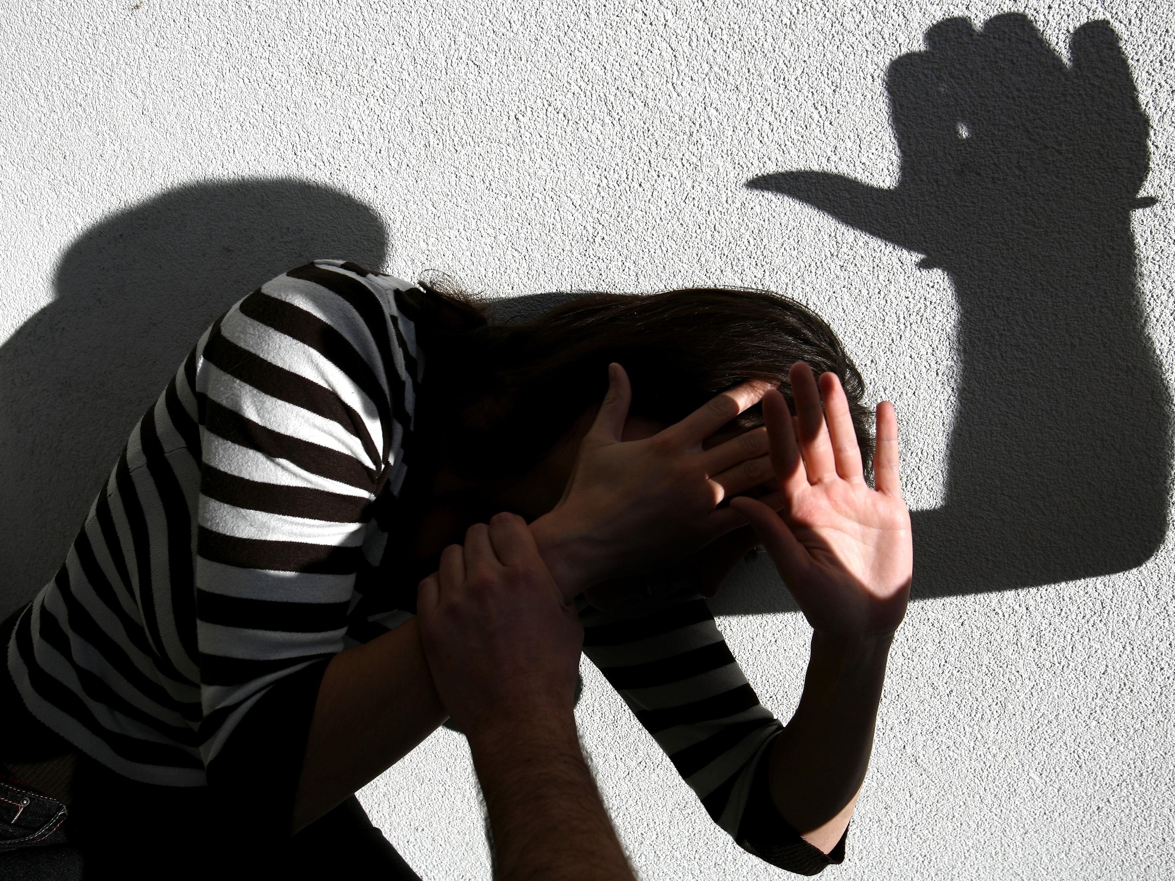 Neun Männer sollen in Wien ein 13-jähriges Mädchen missbraucht haben.