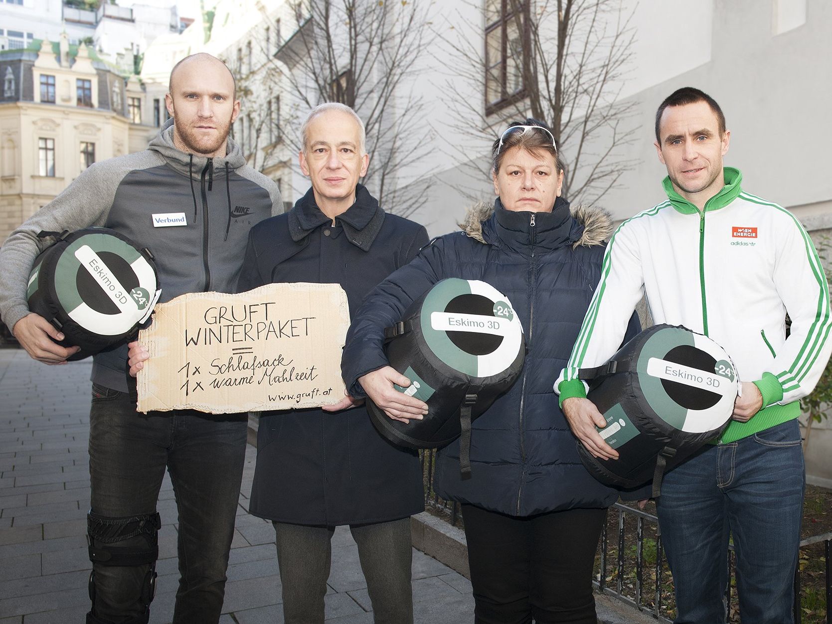 Robert Almer (l.) und Steffen Hofmann (r.) unterstützen die "Gruft". Robert Almer (l.) und Steffen Hofmann (r.) unterstützen die "Gruft".