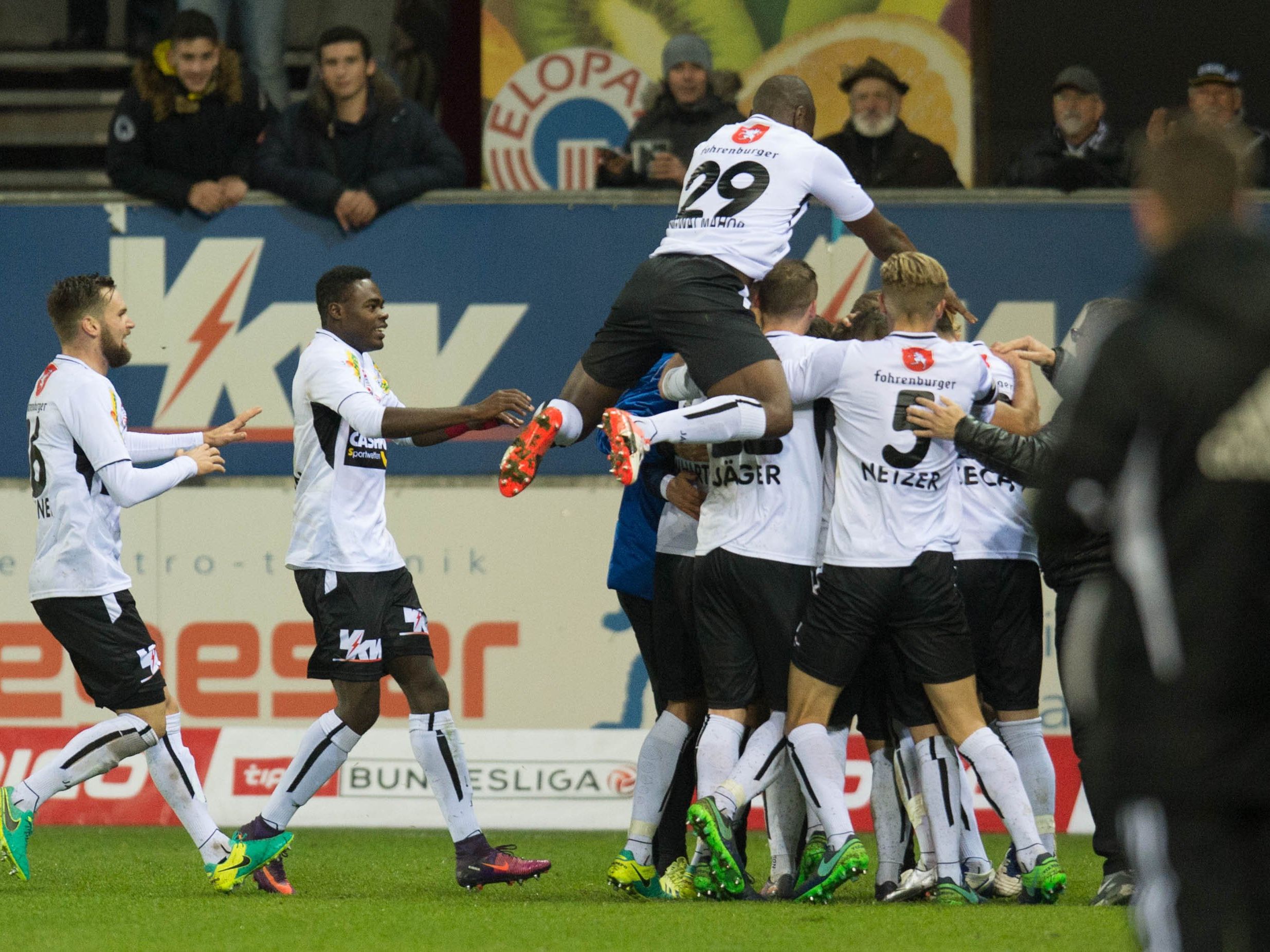 Cashpoint SCR Altach-Spieler jubeln bei der tipico Bundesliga-Begegnung zwischen Cashpoint SCR Altach und FK Austria Wien in Altach Cashpoint SCR Altach-Spieler jubeln bei der tipico Bundesliga-Begegnung zwischen Cashpoint SCR Altach und FK Austria Wien in Altach