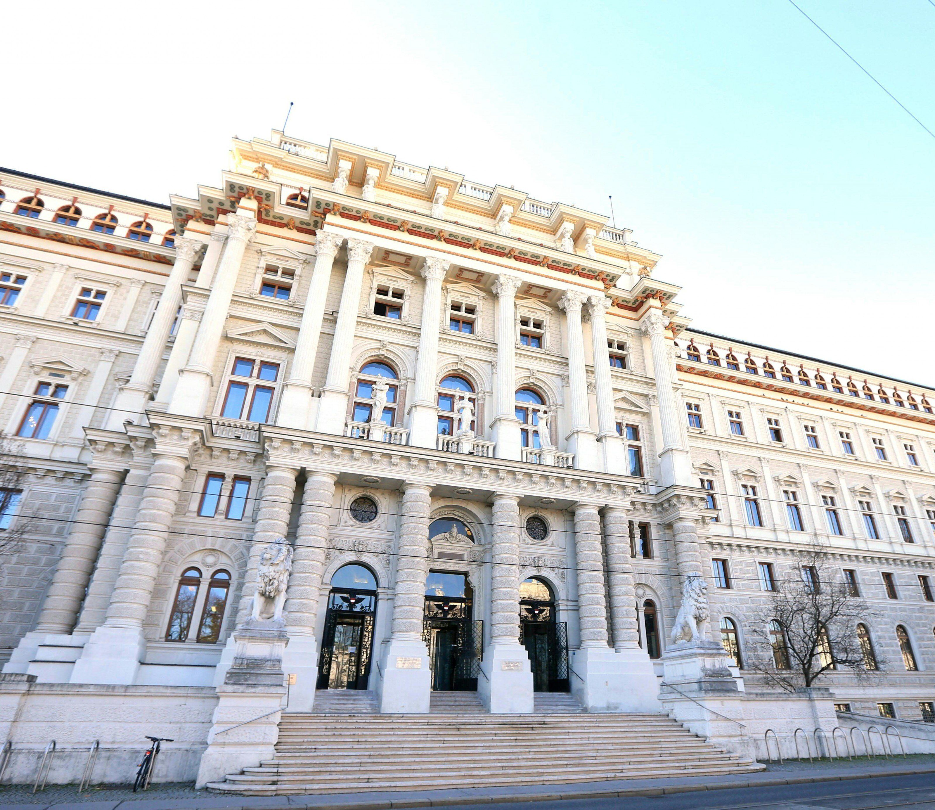 Der Wiener Justizpalast. Der Wiener Justizpalast.
