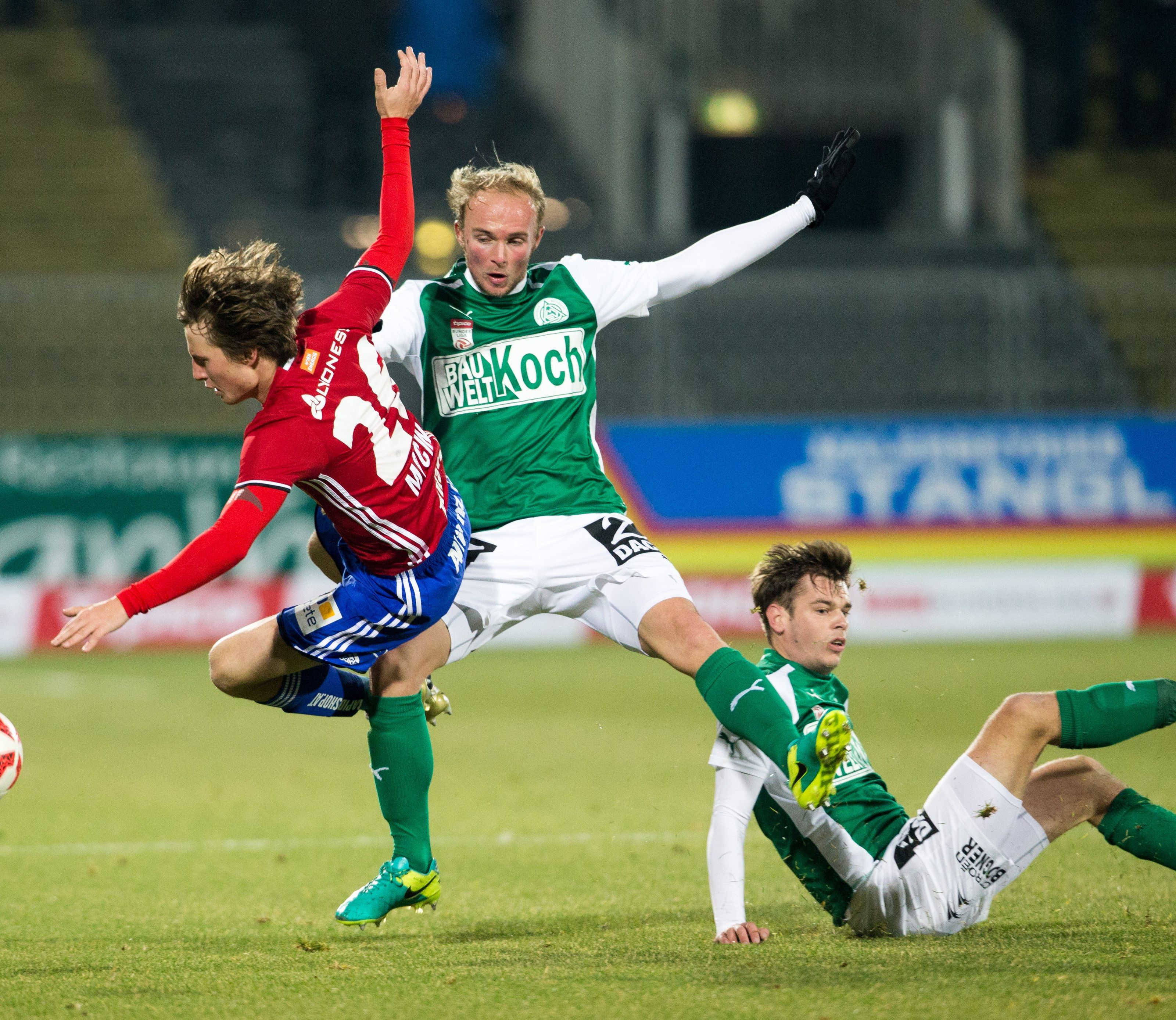Rapid Wien konnte auch gegen Tabellenschlusslicht Mattersburg nicht voll punkten. Rapid Wien konnte auch gegen Tabellenschlusslicht Mattersburg nicht voll punkten.
