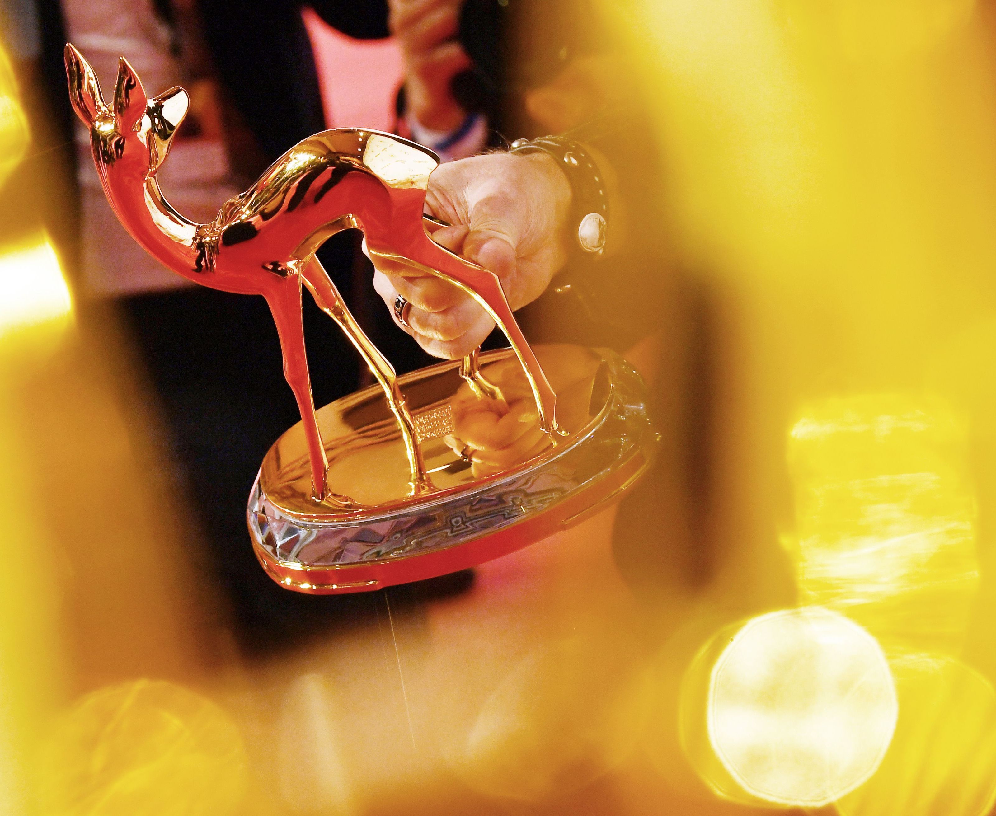 Zahlreiche Stars durften sich über einen "Bambi" freuen. Zahlreiche Stars durften sich über einen "Bambi" freuen.