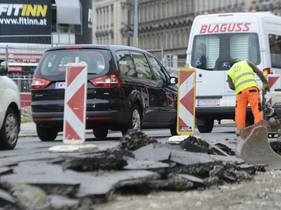 Wegen diverser Bauarbeiten kommt es ab nächster Woche zu Verkehrsbehinderungen. Wegen diverser Bauarbeiten kommt es ab nächster Woche zu Verkehrsbehinderungen.