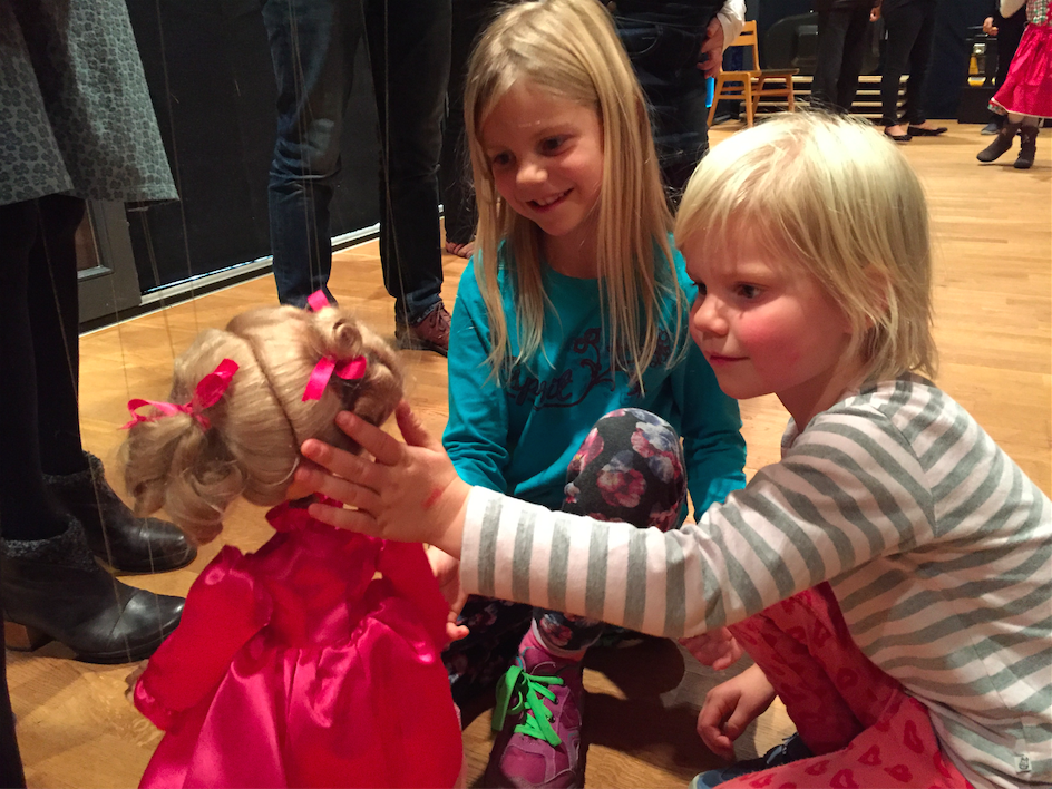 Die Marionetten konnten anschließend aus der Nähe betrachtet werden Die Marionetten konnten anschließend aus der Nähe betrachtet werden