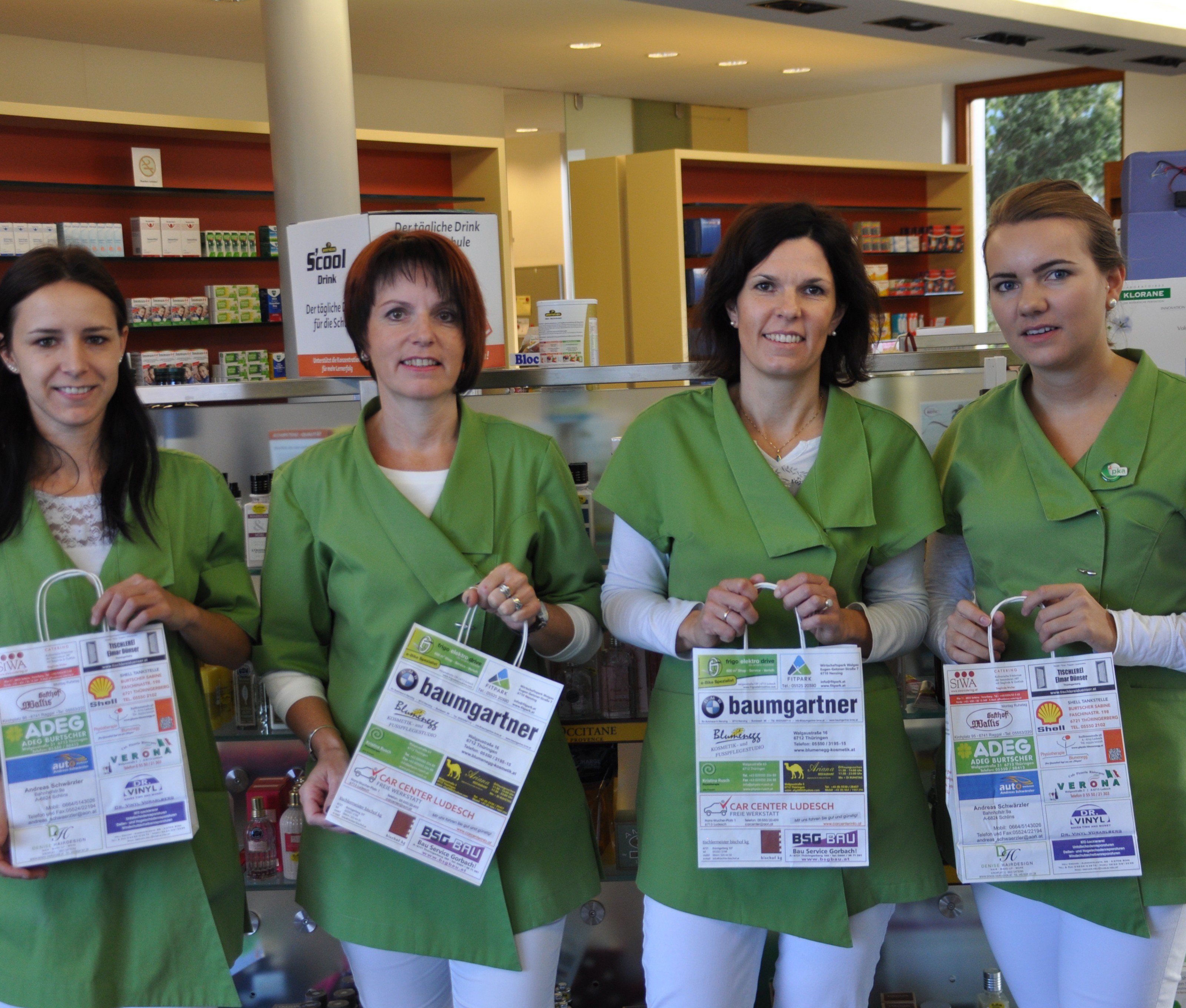 Team der Blumeneggapotheke 2.von rechts Mag.pharm Jutta Krause-Gröbner Team der Blumeneggapotheke 2.von rechts Mag.pharm Jutta Krause-Gröbner