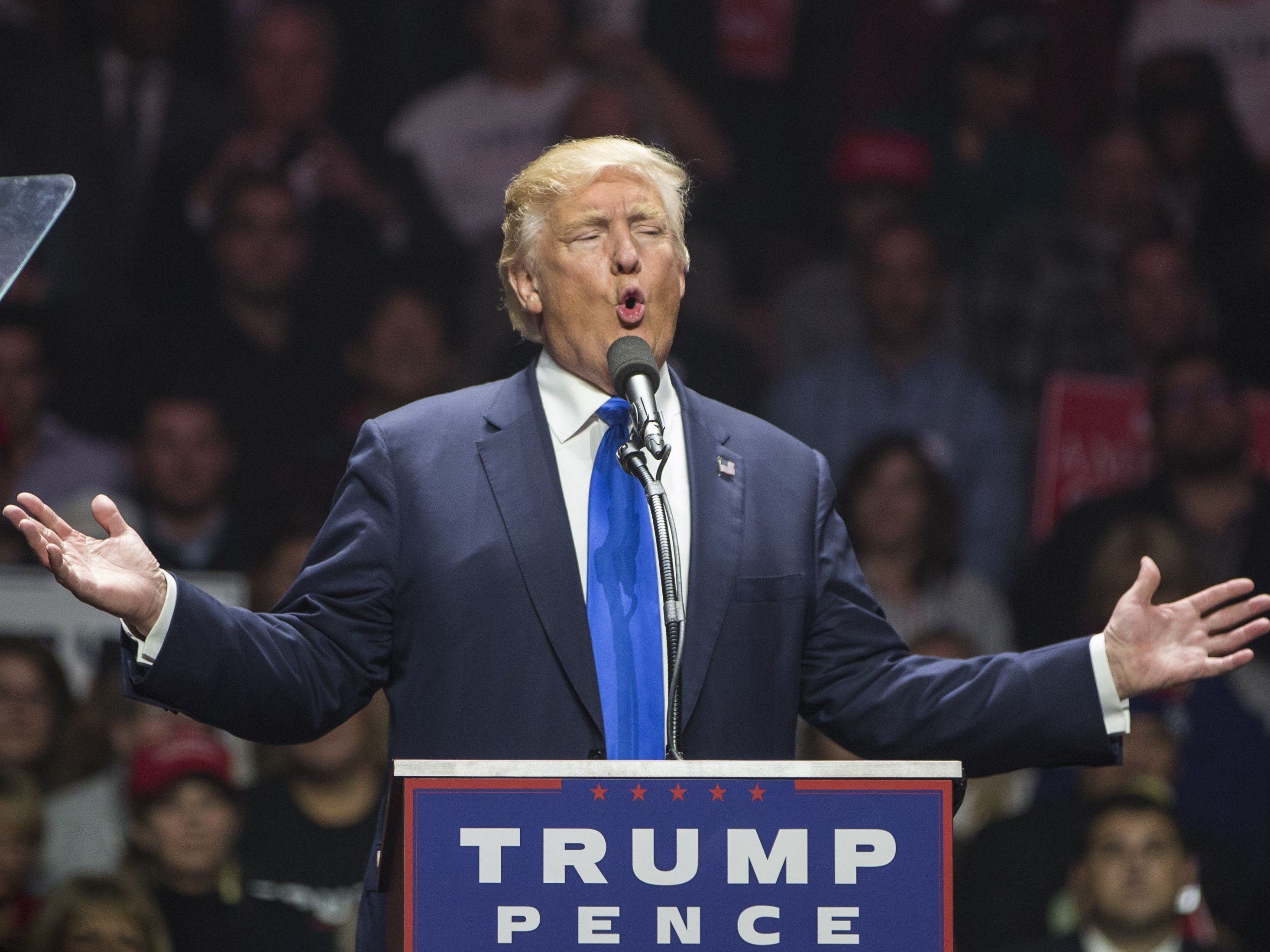 Donald Trump hat sich während seiner Kandidatur als republikanischer US-Präsidentschaftskandidat einiges erlaubt. Donald Trump hat sich während seiner Kandidatur als republikanischer US-Präsidentschaftskandidat einiges erlaubt.