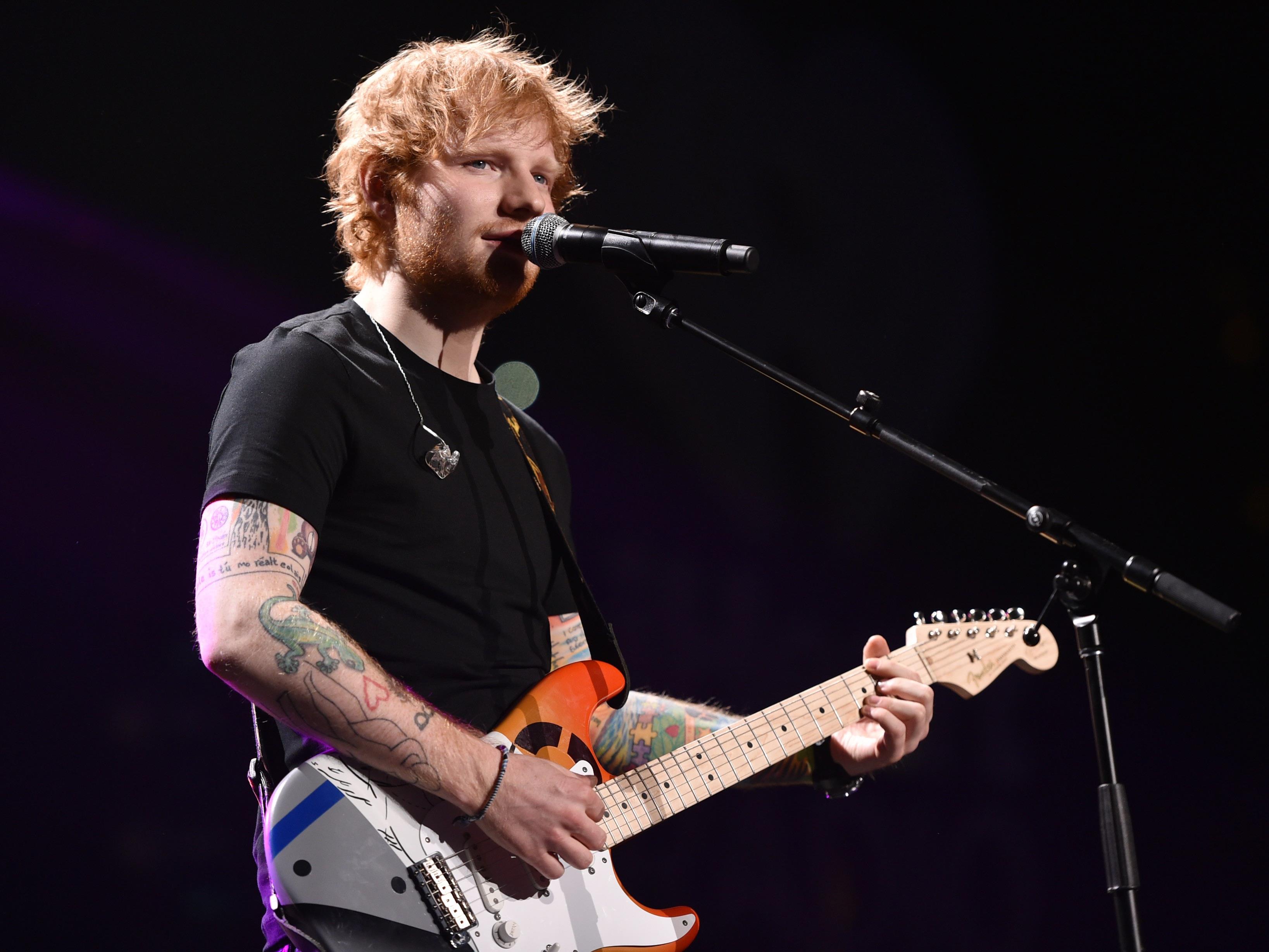 Ed Sheeran erfüllte einem Riesenfan einen Herzenswunsch. Ed Sheeran erfüllte einem Riesenfan einen Herzenswunsch.