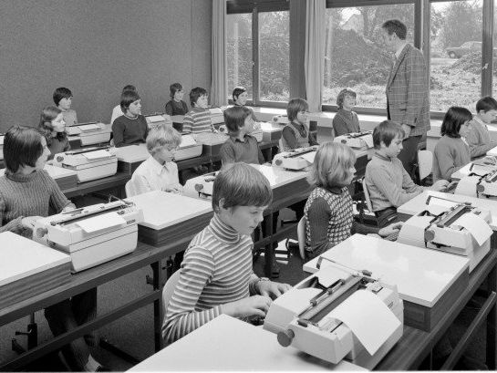 Hauptschule Klaus in der 70-er Jahren. Hauptschule Klaus in der 70-er Jahren.