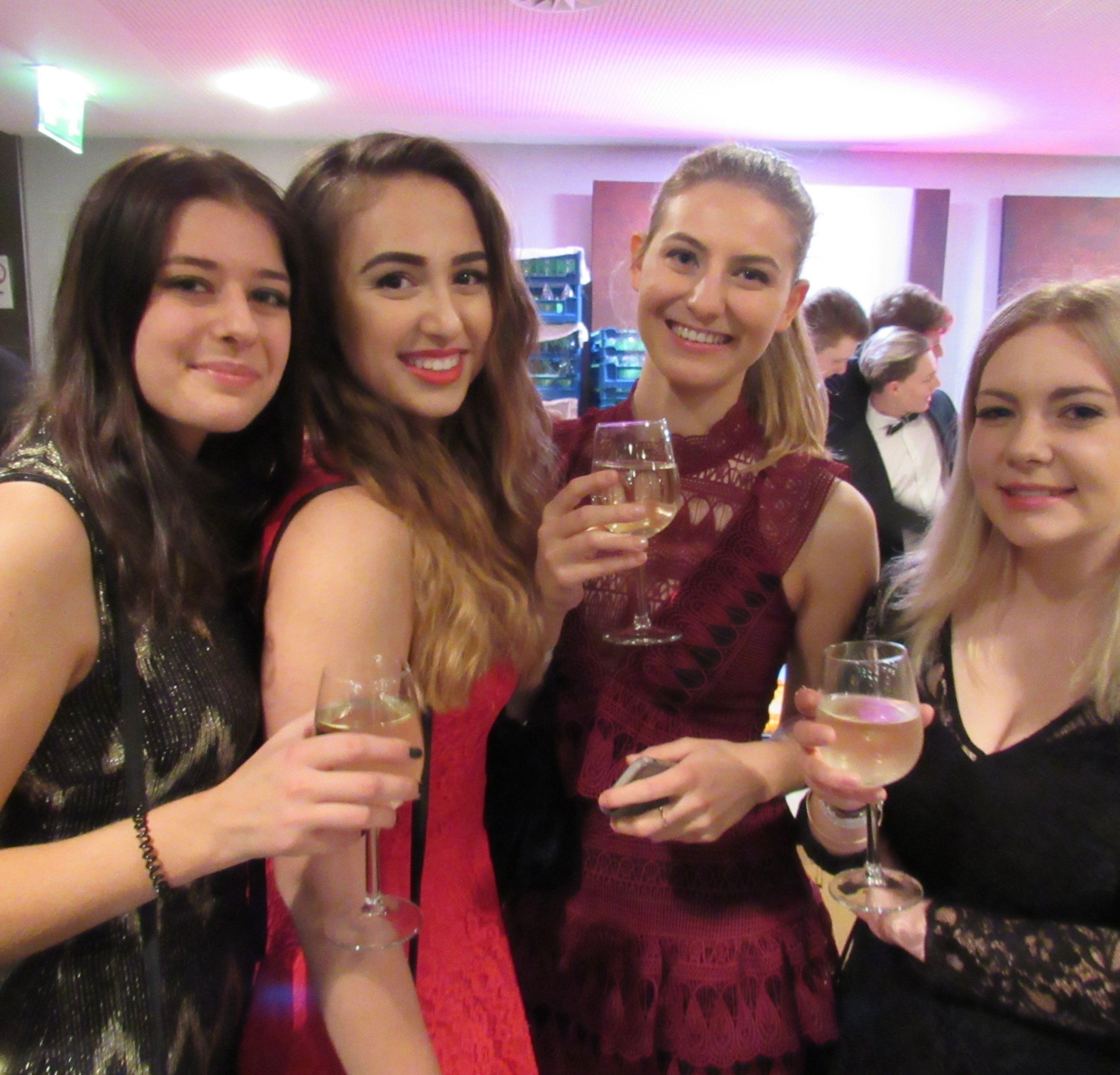 Der Maturaball des Sportgymnasiums Dornbirn glänzt seit Jahren mit hoher Qualität! Der Maturaball des Sportgymnasiums Dornbirn glänzt seit Jahren mit hoher Qualität!