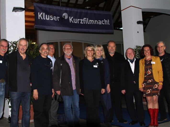 Die Mitglieder der Filmszene Klaus, die jedes Jahr die Kurzfilmnacht organisieren, mit Bürgermeister Werner Müller.