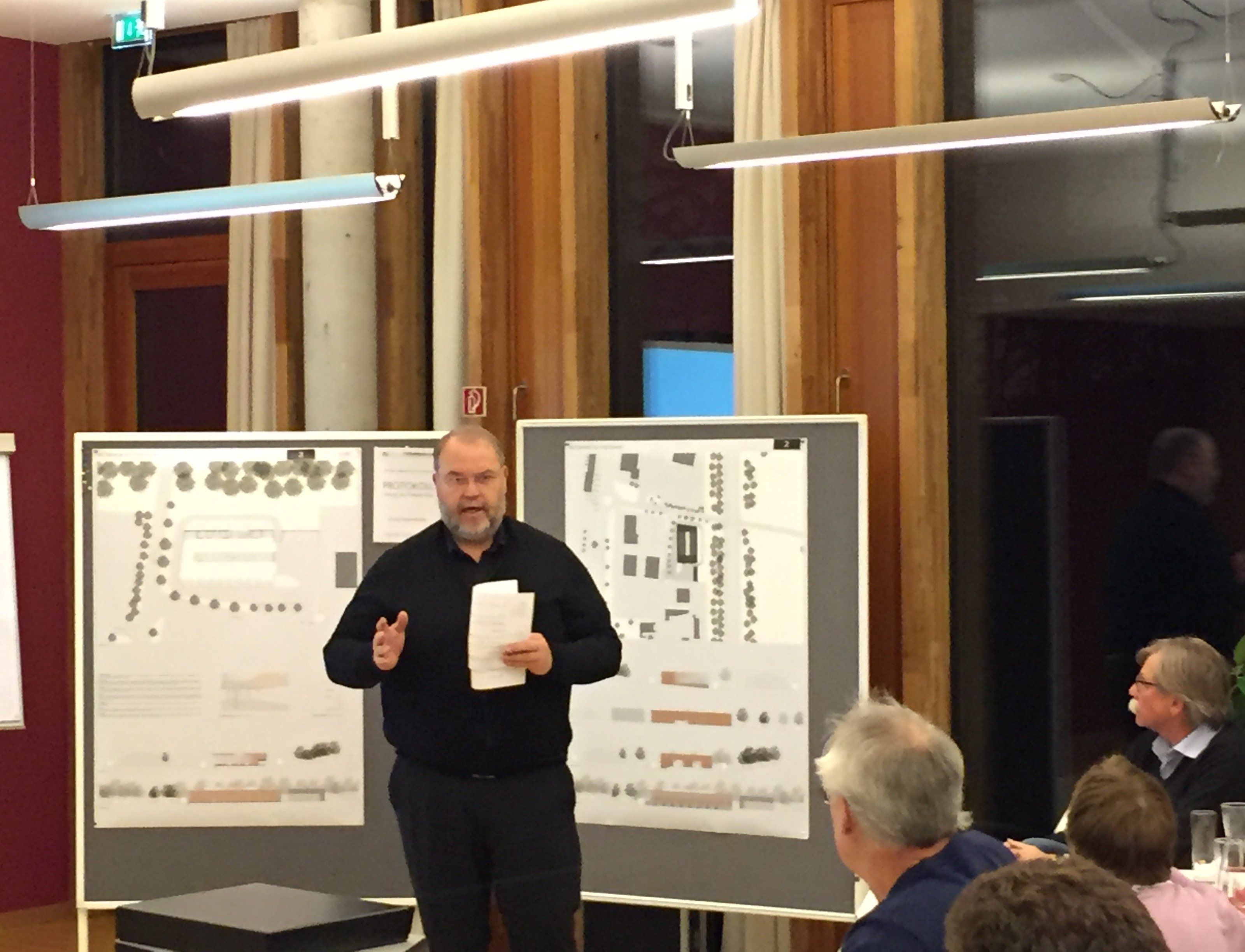 Regio-Obmann Werner Müller begrüßte elf Bürgermeisterkollegen bei der achten Generalversammlung. Regio-Obmann Werner Müller begrüßte elf Bürgermeisterkollegen bei der achten Generalversammlung.