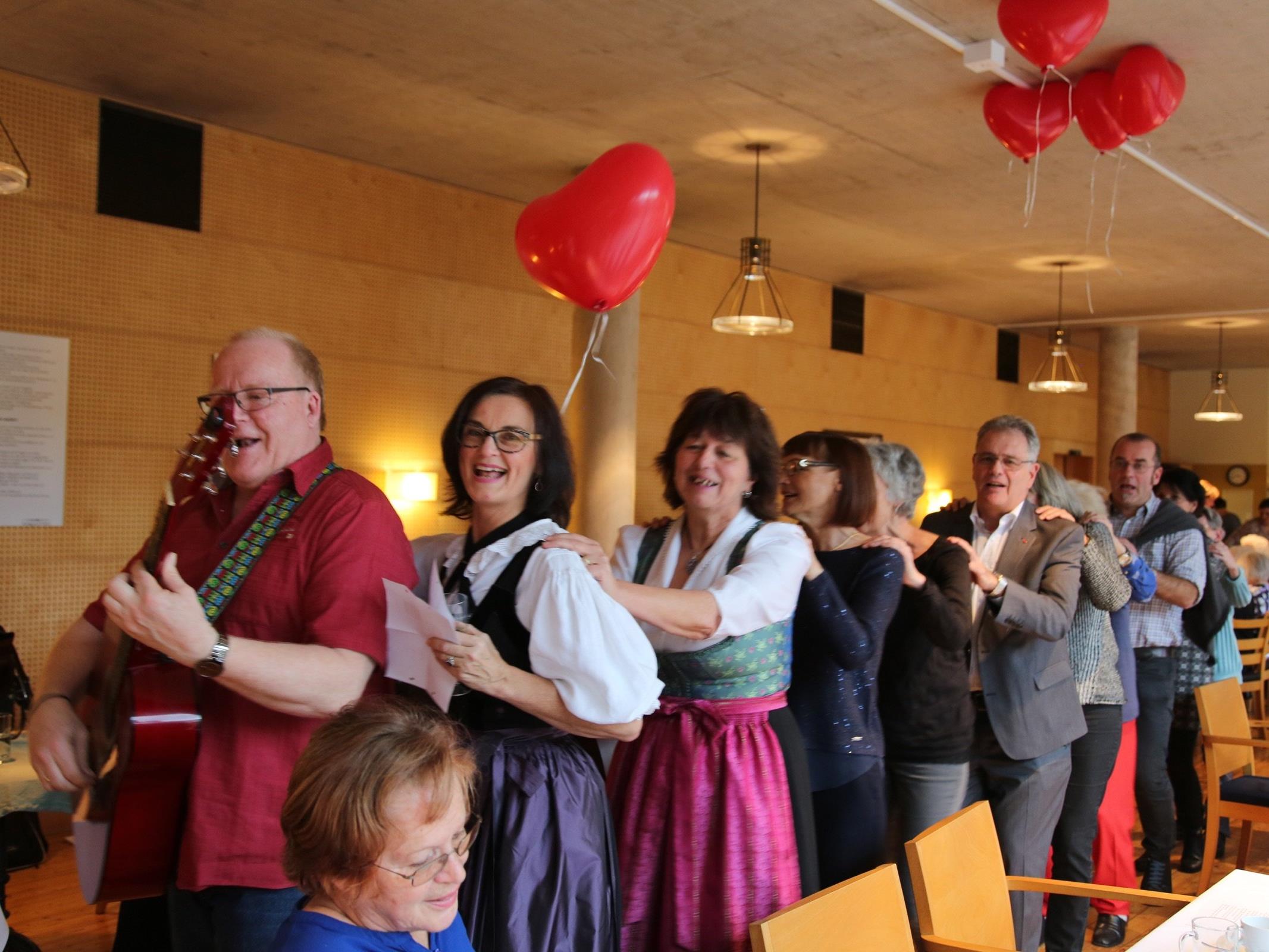 Das Angebot „Zemmasi in Feldkirch“ hat seit der Gründung im Jahre 2014 weit über 2000 SeniorInnen beim gemeinsamen Singen unbeschwerte Stunden beschert.