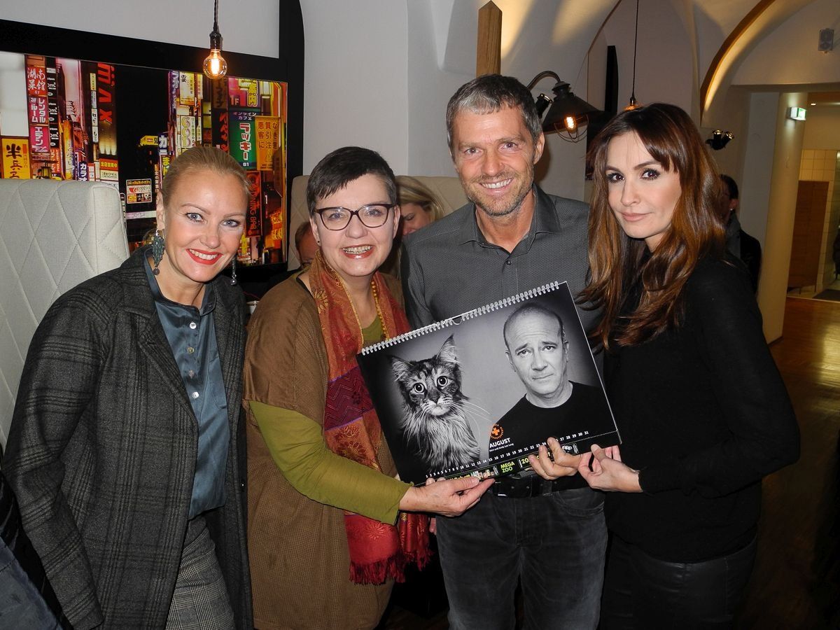 Bei der Präsentation des Tierschutzkalenders 2017 Bei der Präsentation des Tierschutzkalenders 2017
