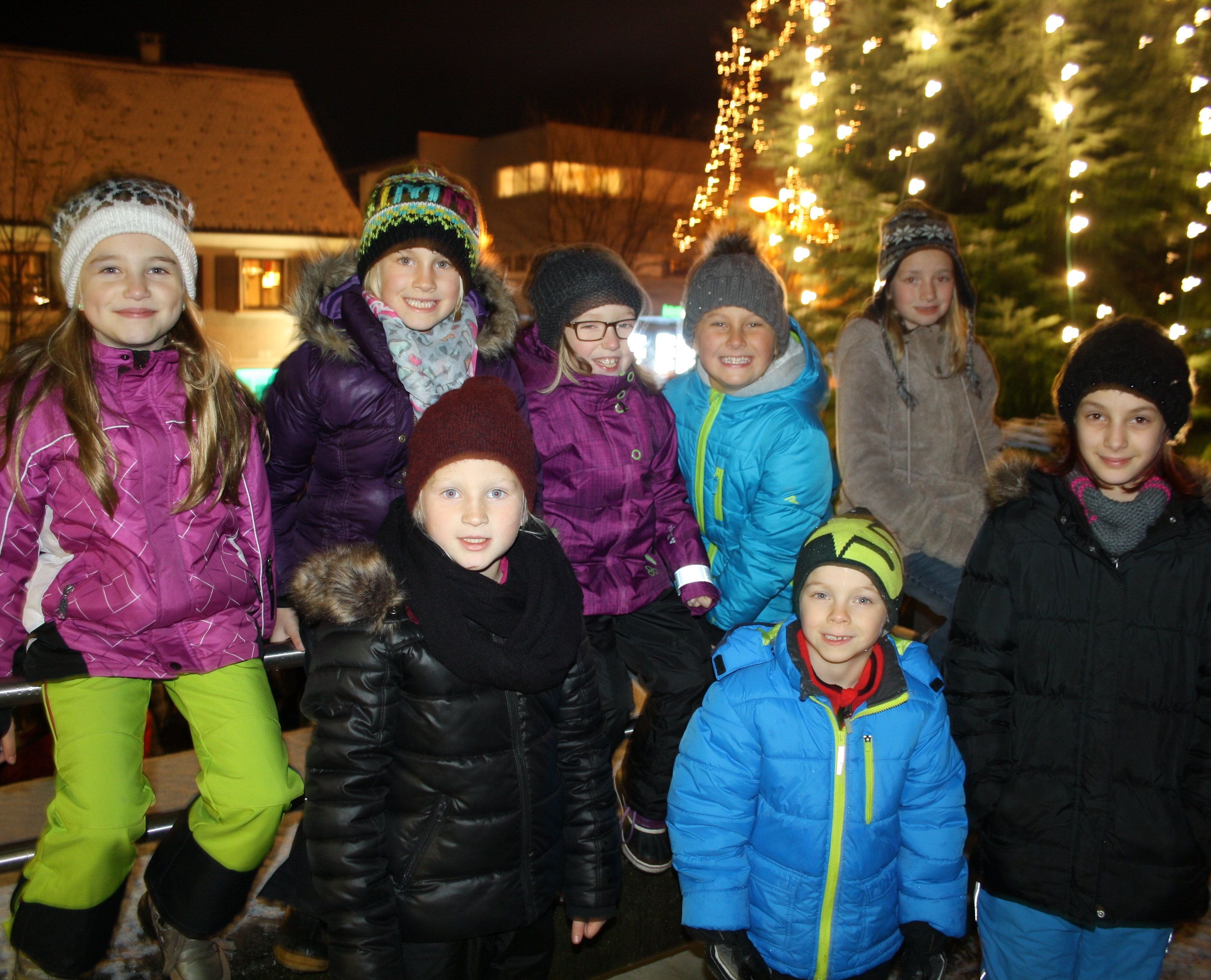 Der „Lochauer Adventzauber“ startet am Samstag um 18 Uhr mit einem kleinen Adventmarkt und der Entzündung der Weihnachtsbeleuchtung im Ortszentrum. Der „Lochauer Adventzauber“ startet am Samstag um 18 Uhr mit einem kleinen Adventmarkt und der Entzündung der Weihnachtsbeleuchtung im Ortszentrum.