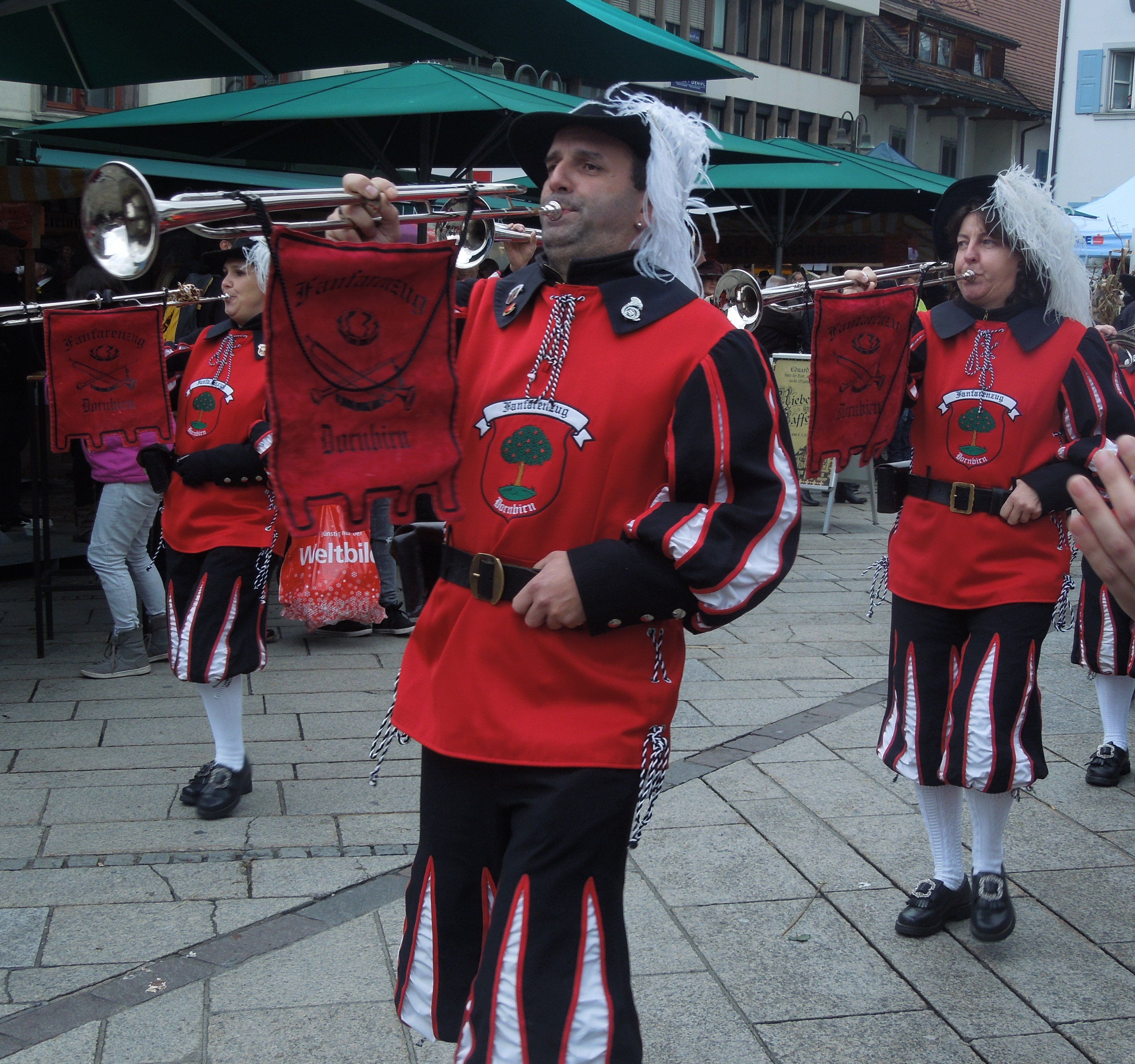 Der Fanfarenzug Dornbirn läutete offiziell den Dornbirner Fasching ein.