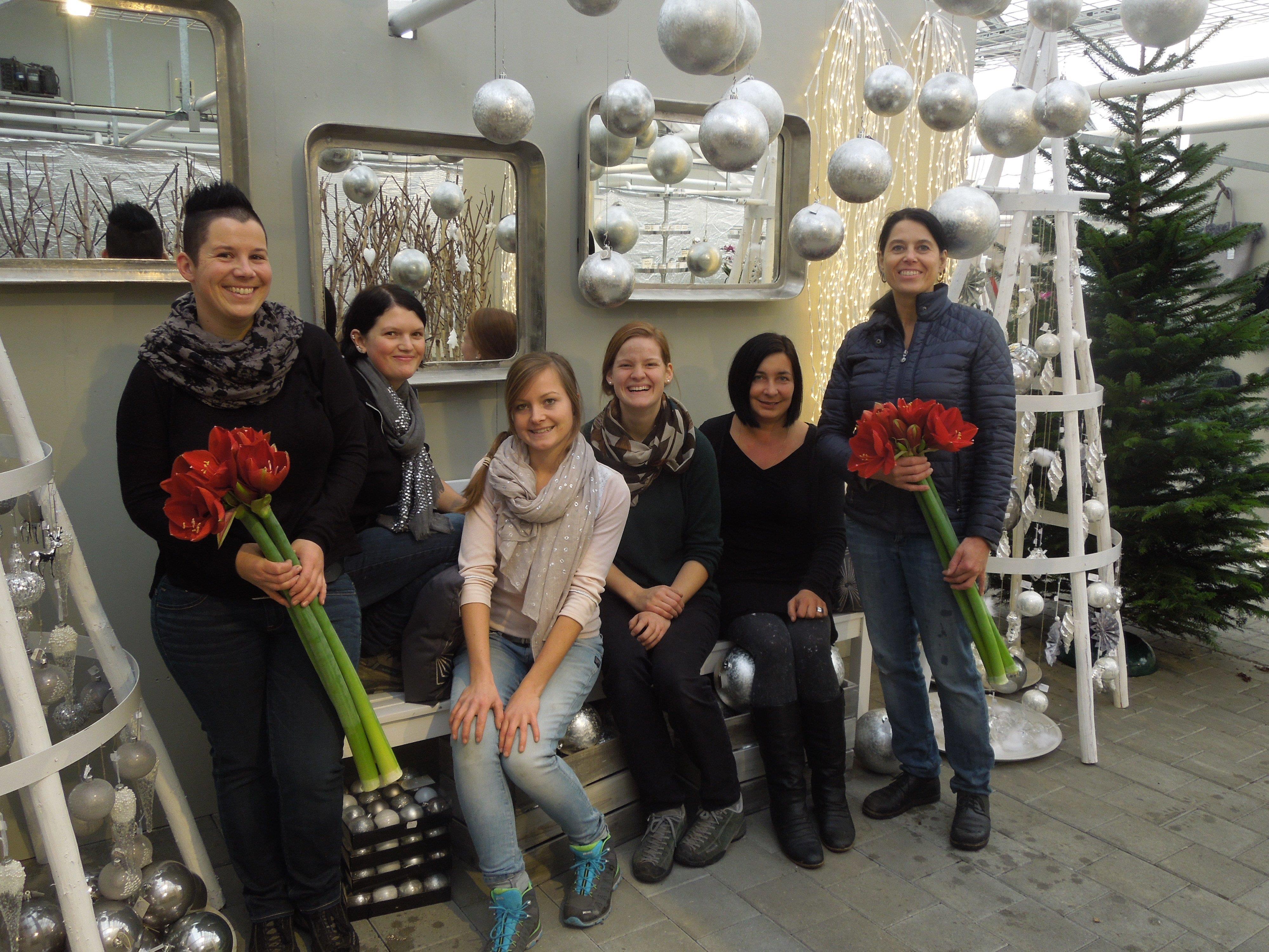 Das Team von Blume Huschle ist bereit für die große Adventausstellung am kommenden Wochenende und freut sich auf viele Besucher.