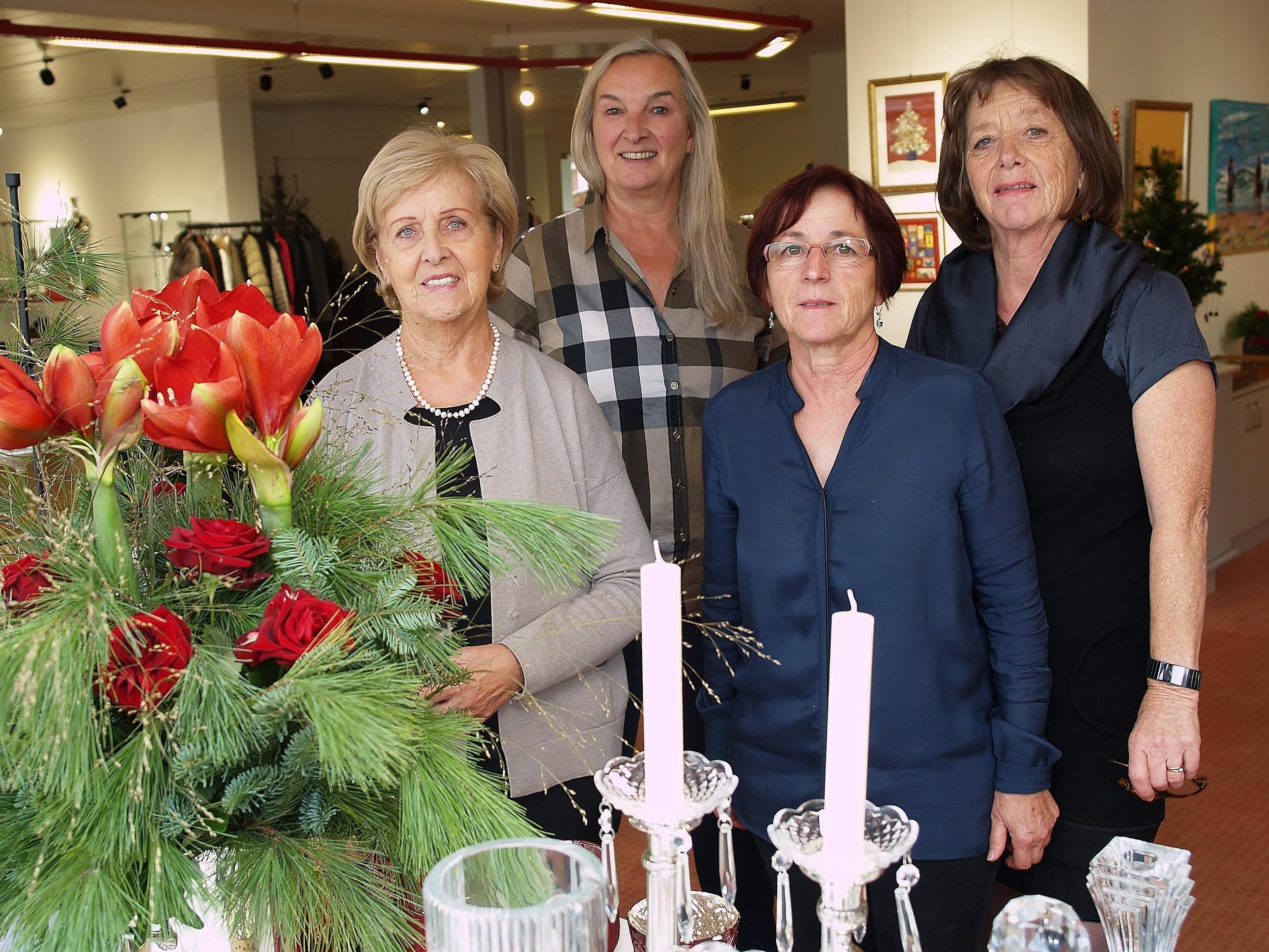 Margit Fleisch, Brigitte Mathis, Margit Stocker und Annelies Scherrer luden am Wochenende zur Weihnachtsausstellung