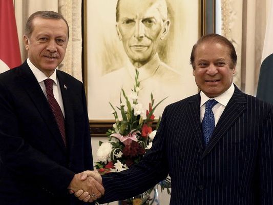 Nawaz Sharif stehe seinem "Bruder" Erdogan zur Seite. Nawaz Sharif stehe seinem "Bruder" Erdogan zur Seite.