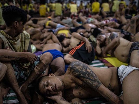 Seit Dutertes Amtsantritt sind über 20.000 Menschen verhaftet worden. Seit Dutertes Amtsantritt sind über 20.000 Menschen verhaftet worden.