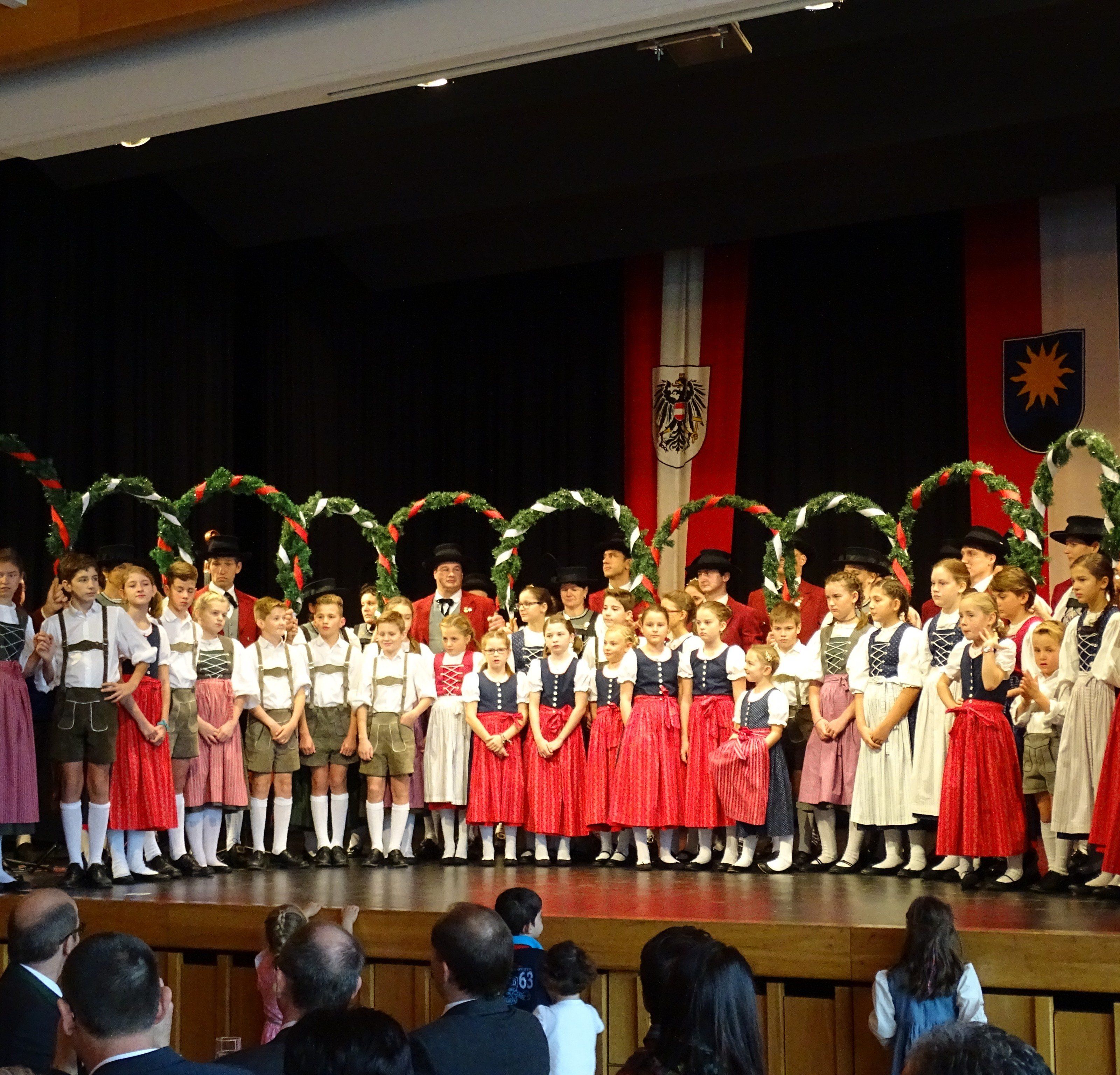 Die Sonnenberger Trachtengruppe feierte ihr Jubiläum mit einem bunten Programm. Die Sonnenberger Trachtengruppe feierte ihr Jubiläum mit einem bunten Programm.