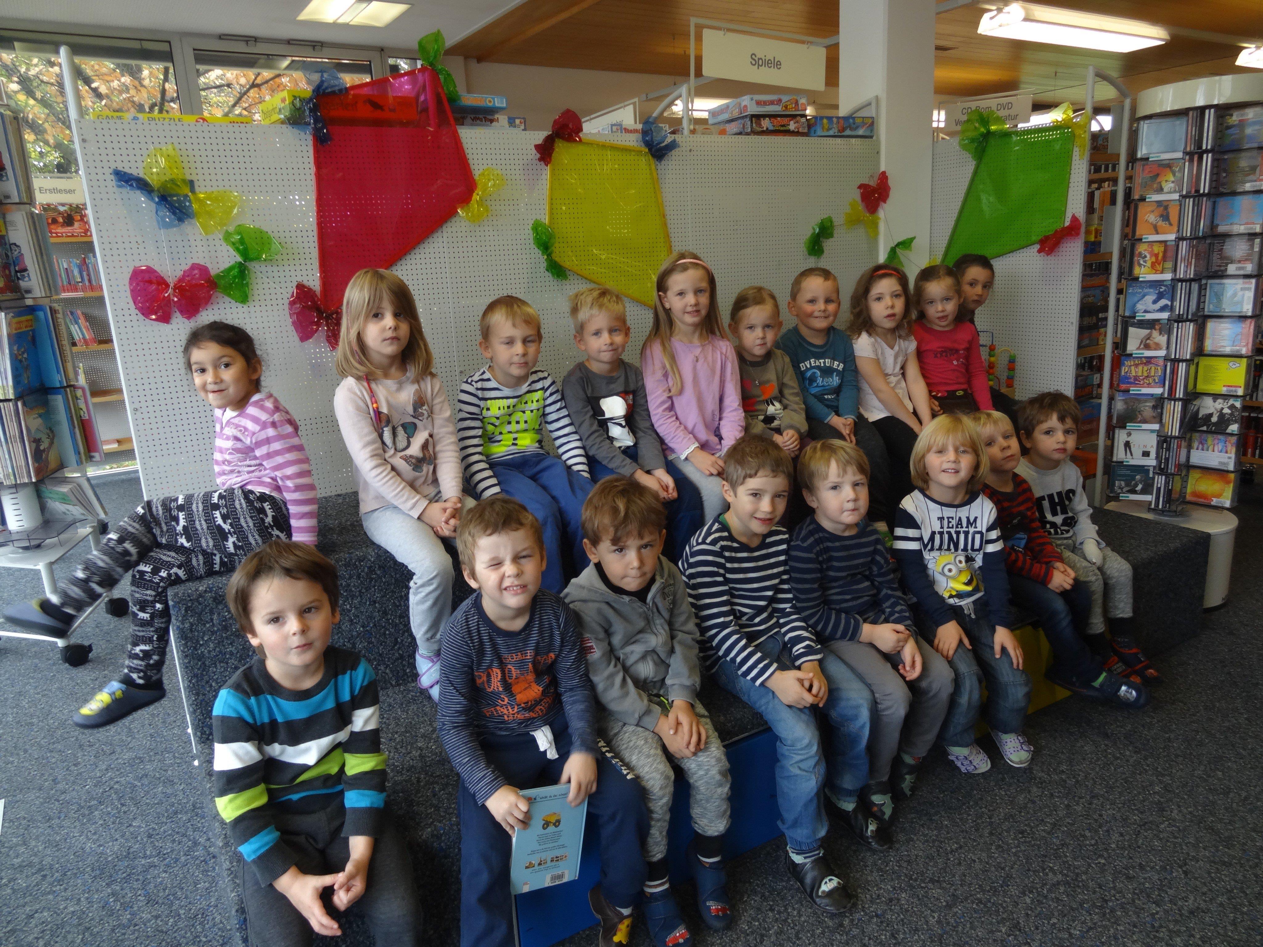 Waldkindergarten besucht die Bücherei Sulz