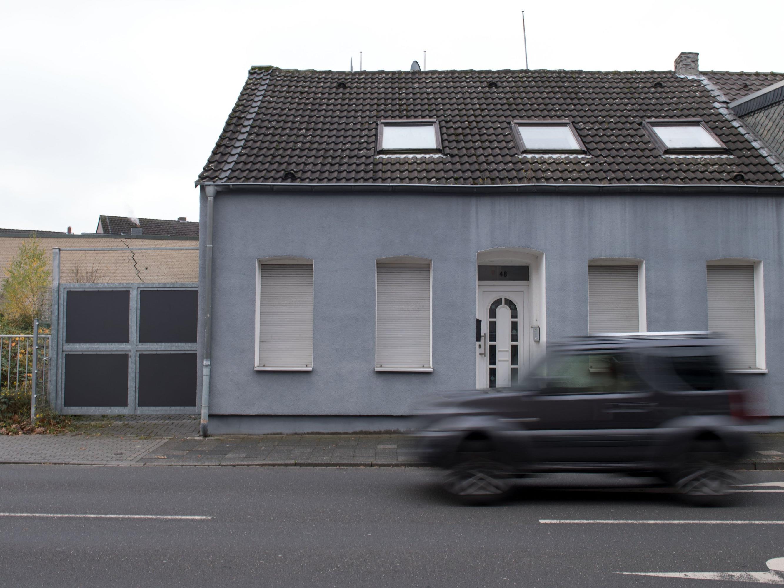 In diesem Haus im nordrhein-westfälischen Tönisforst soll der Terrorverdächtige Abu Walaa gewohnt haben.