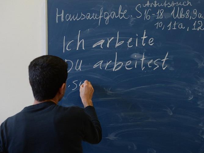 In vier Übergangsklassen sollen junge Asylwerber möglichst schnell Deutsch lernen und fit für die weitere Ausbildung gemacht werden.
