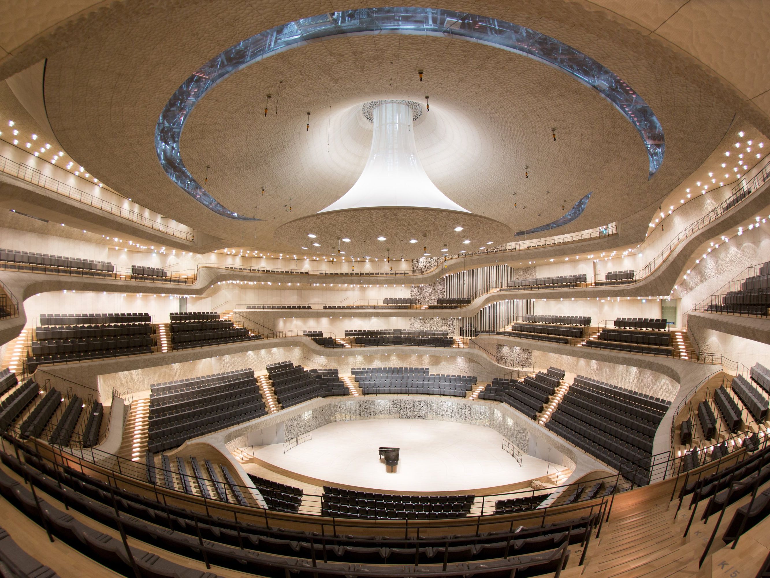 Die hamburger Elbphilharmonie öffnete heute zum ersten Mal ihre Tore für Besucher. Die hamburger Elbphilharmonie öffnete heute zum ersten Mal ihre Tore für Besucher.
