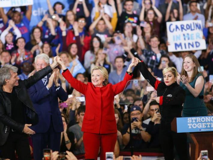 Clinton beendete Wahlkampf mit Star-Unterstützung